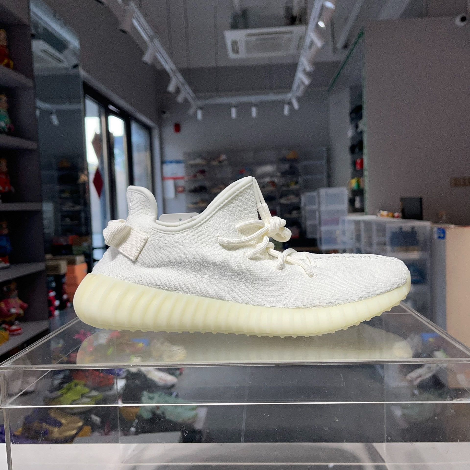 Adidas Adidas YEEZY White Lowtop Sneakers 11 Men Size US 11 / EU 44 - 5 Thumbnail
