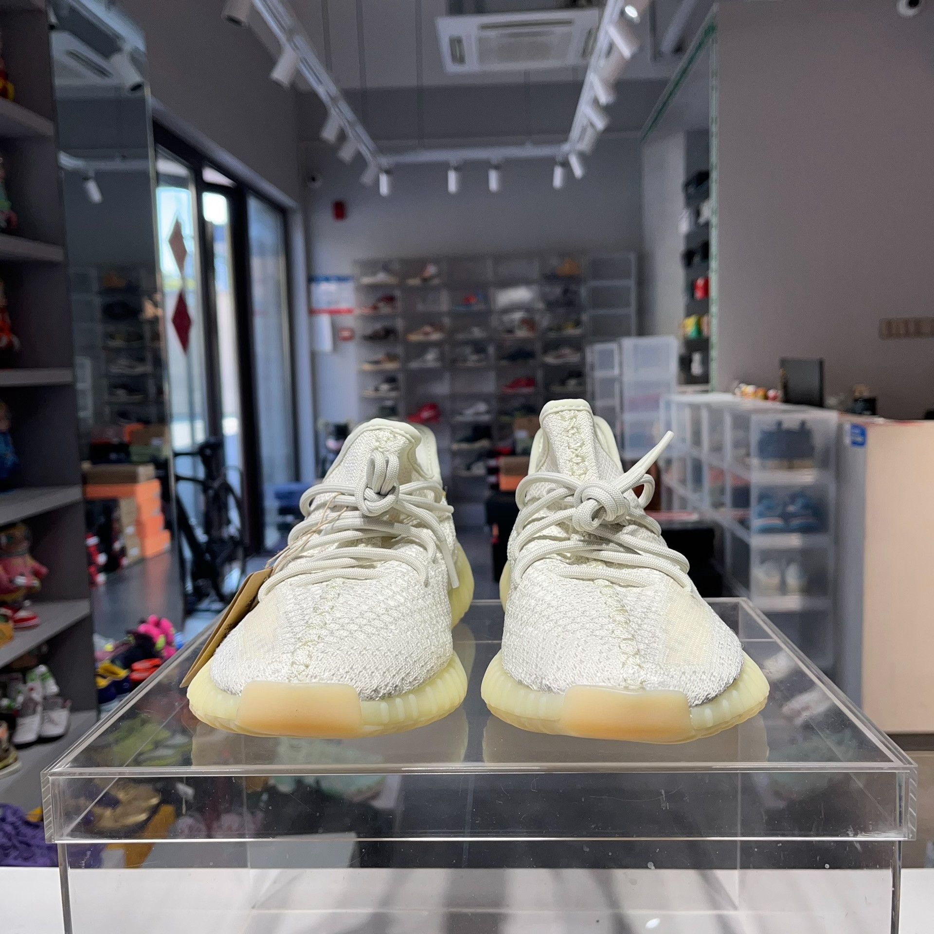 Adidas Adidas YEEZY Lowtop Sneakers 10 Men Size US 10 / EU 43 - 2 Thumbnail