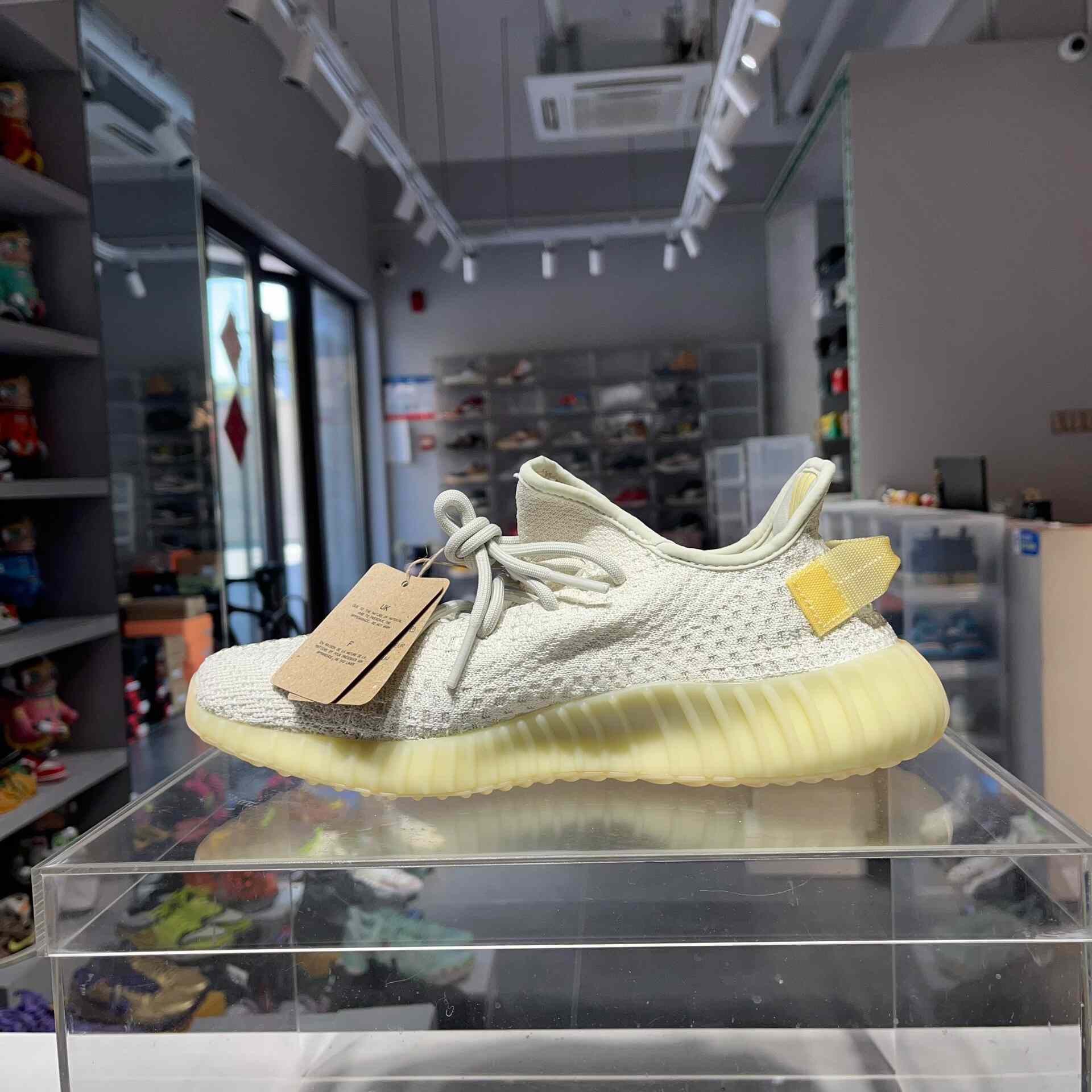 Adidas Adidas YEEZY Lowtop Sneakers 10 Men Size US 10 / EU 43 - 6 Thumbnail