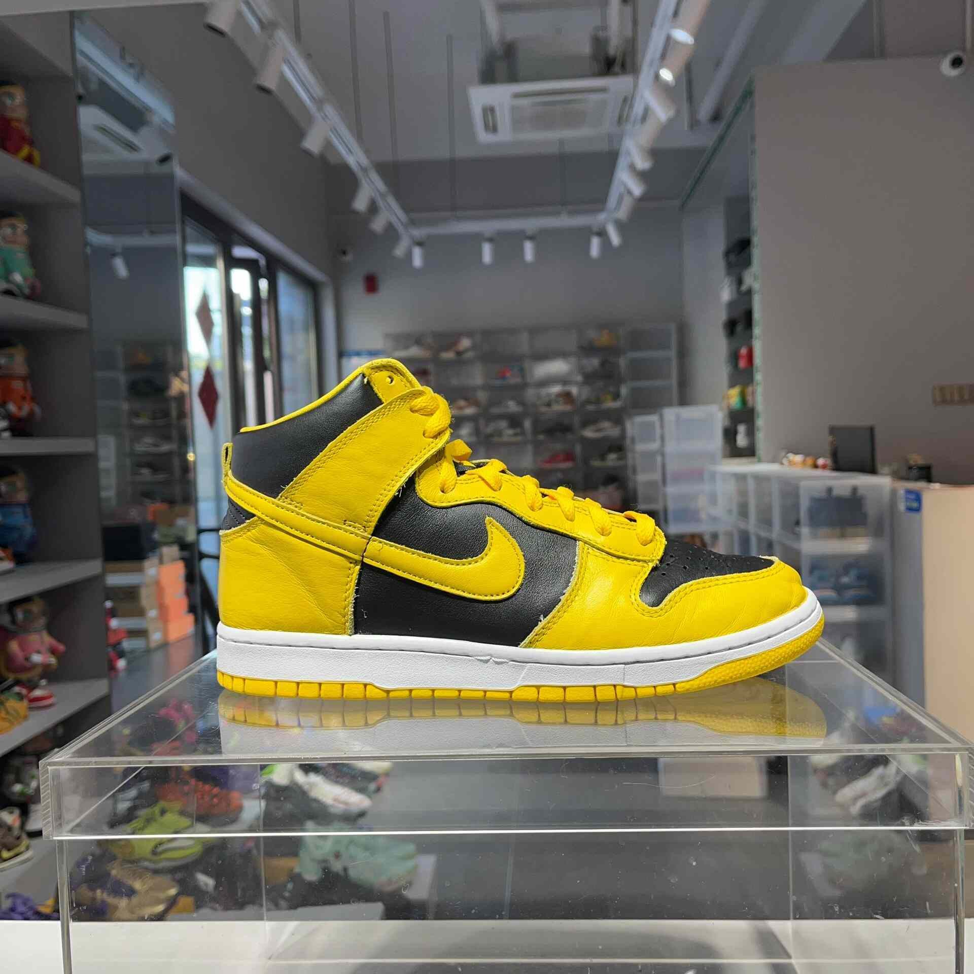 Nike Nike DUNK Yellow Lowtop Sneakers 9.5 Men Size US 9.5 / EU 42-43 - 5 Thumbnail