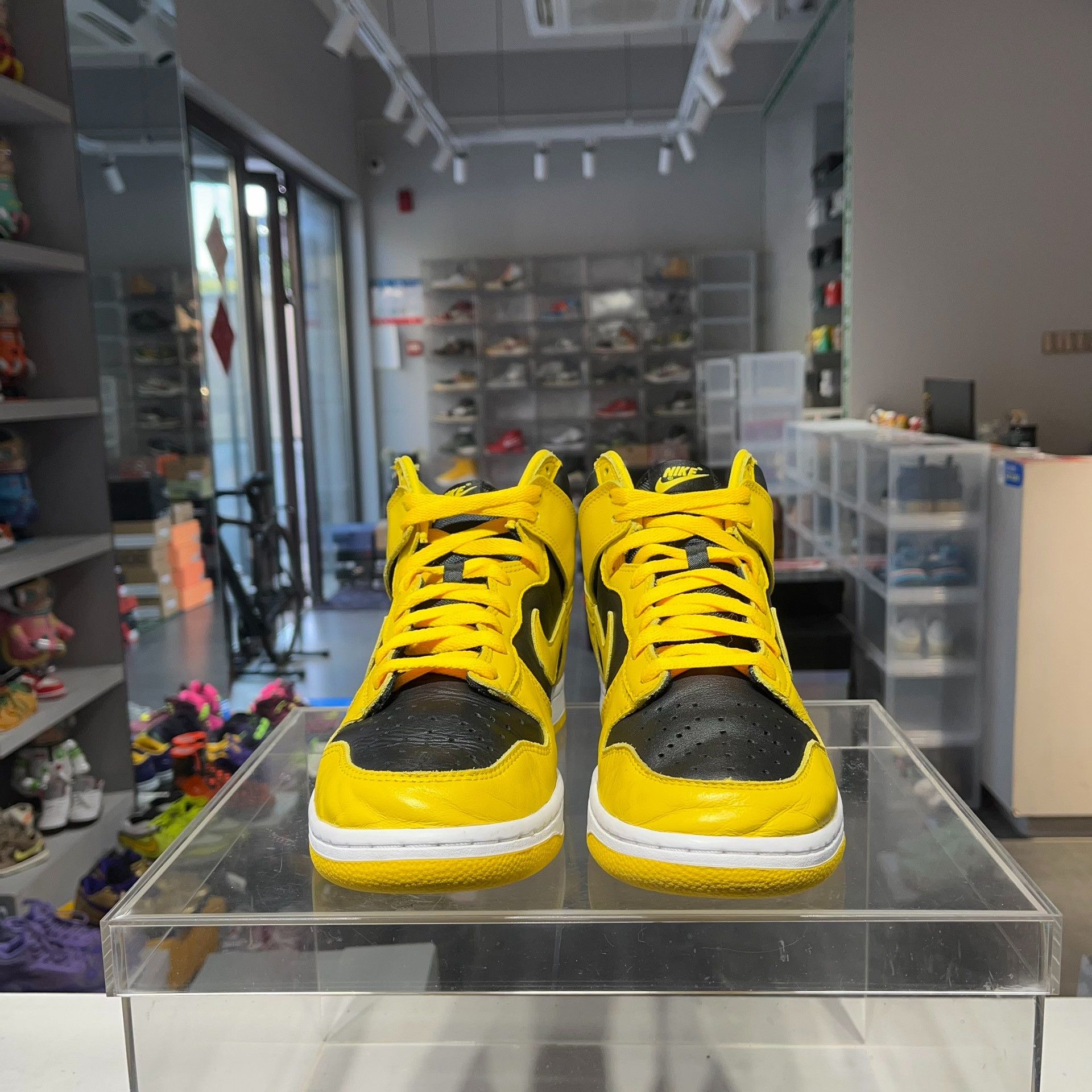 Nike Nike DUNK Yellow Lowtop Sneakers 9.5 Men Size US 9.5 / EU 42-43 - 3 Thumbnail