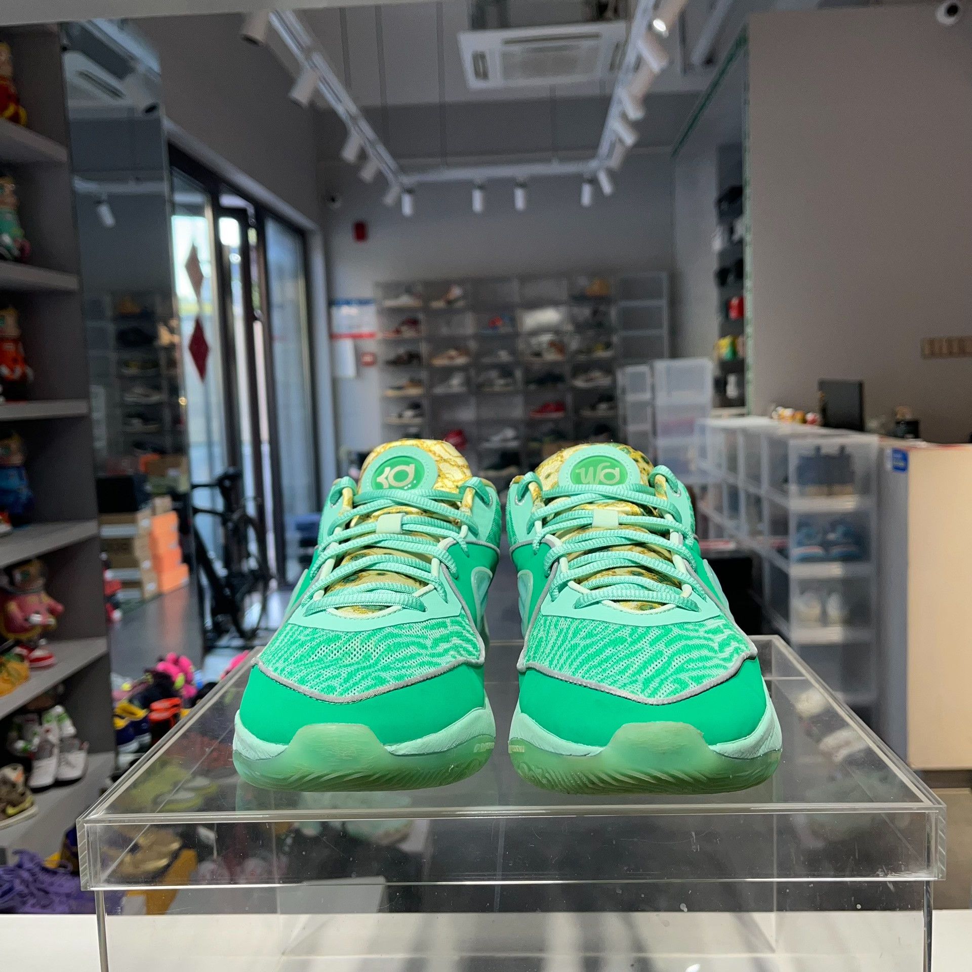 Nike Nike KD Green Lowtop Sneakers 11.5 Men Size US 11.5 / EU 44-45 - 2 Thumbnail