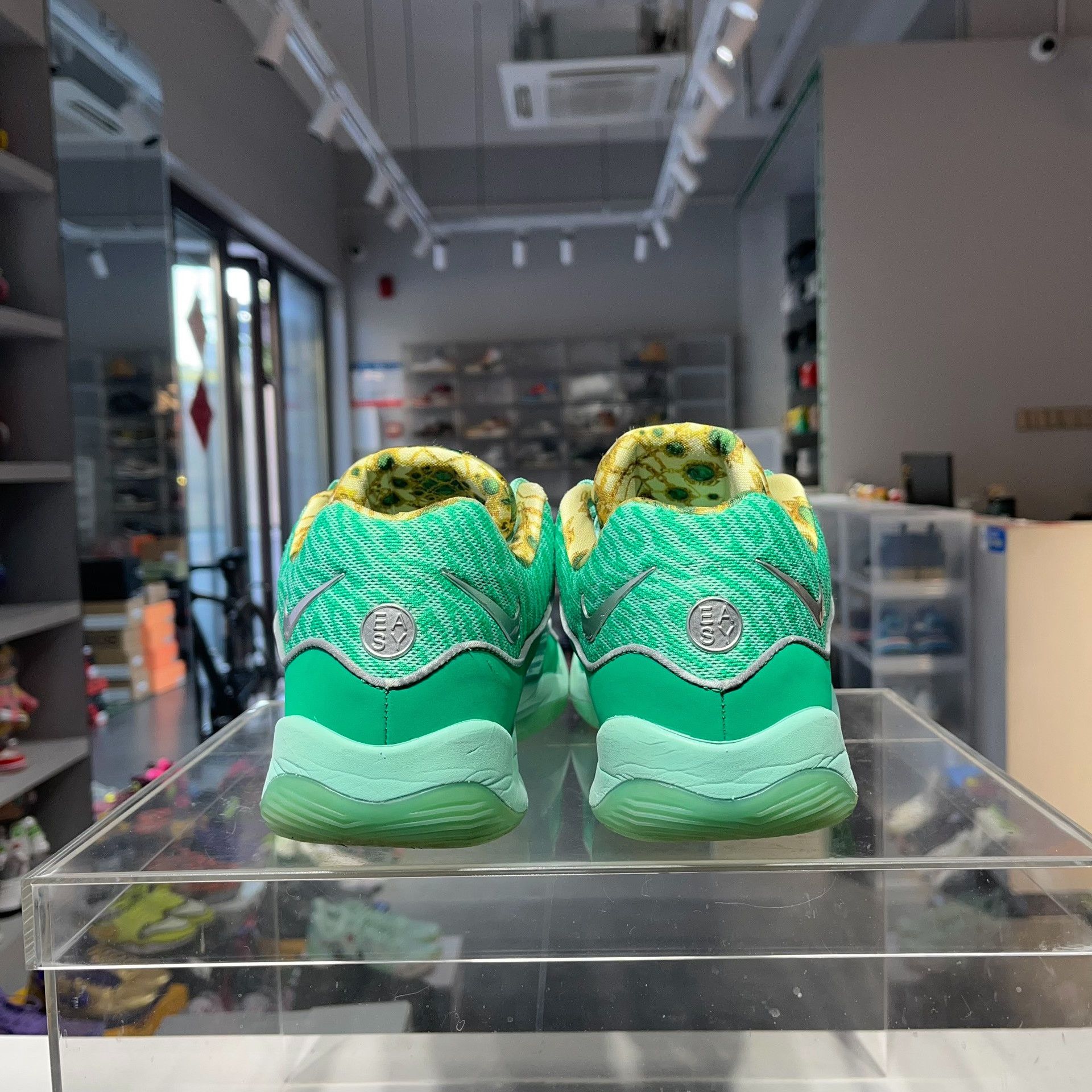 Nike Nike KD Green Lowtop Sneakers 11.5 Men Size US 11.5 / EU 44-45 - 4 Thumbnail