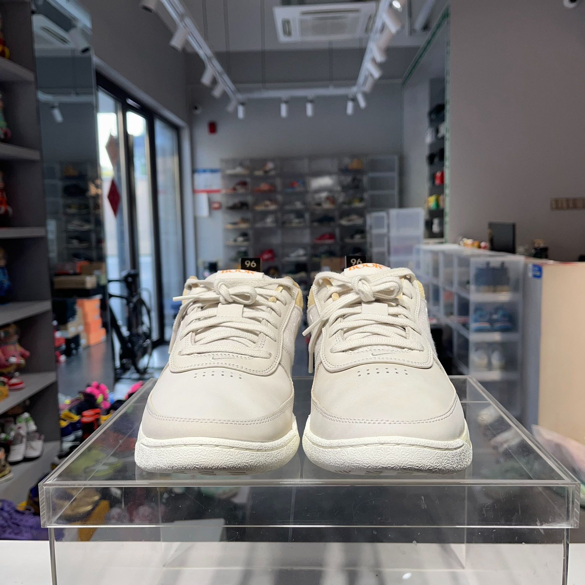 Nike Nike White Lowtop Sneakers 44.5 Men Size US 11 / EU 44 - 2 Thumbnail