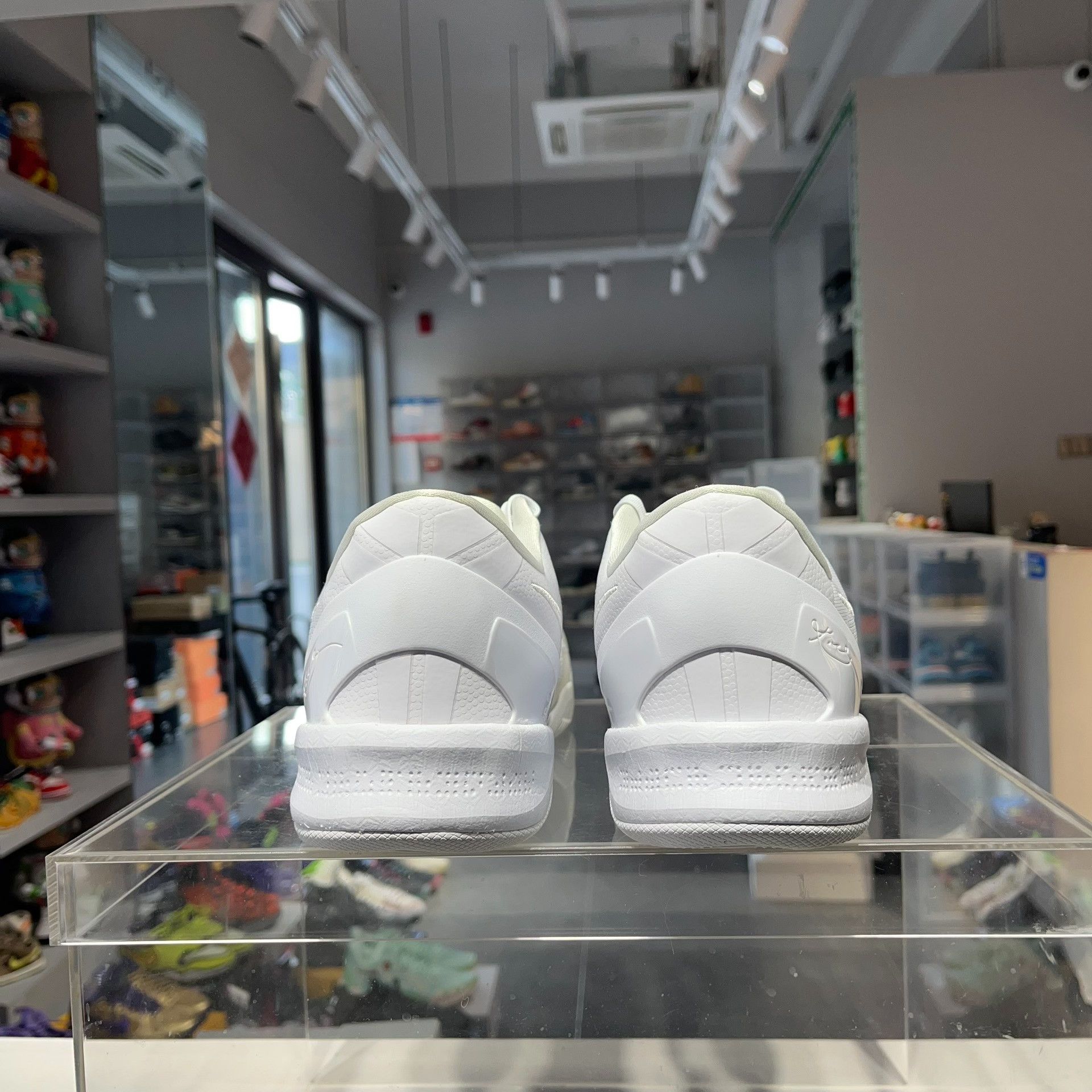 Nike Nike White Lowtop Sneakers 45 Men Size US 11.5 / EU 44-45 - 4 Thumbnail