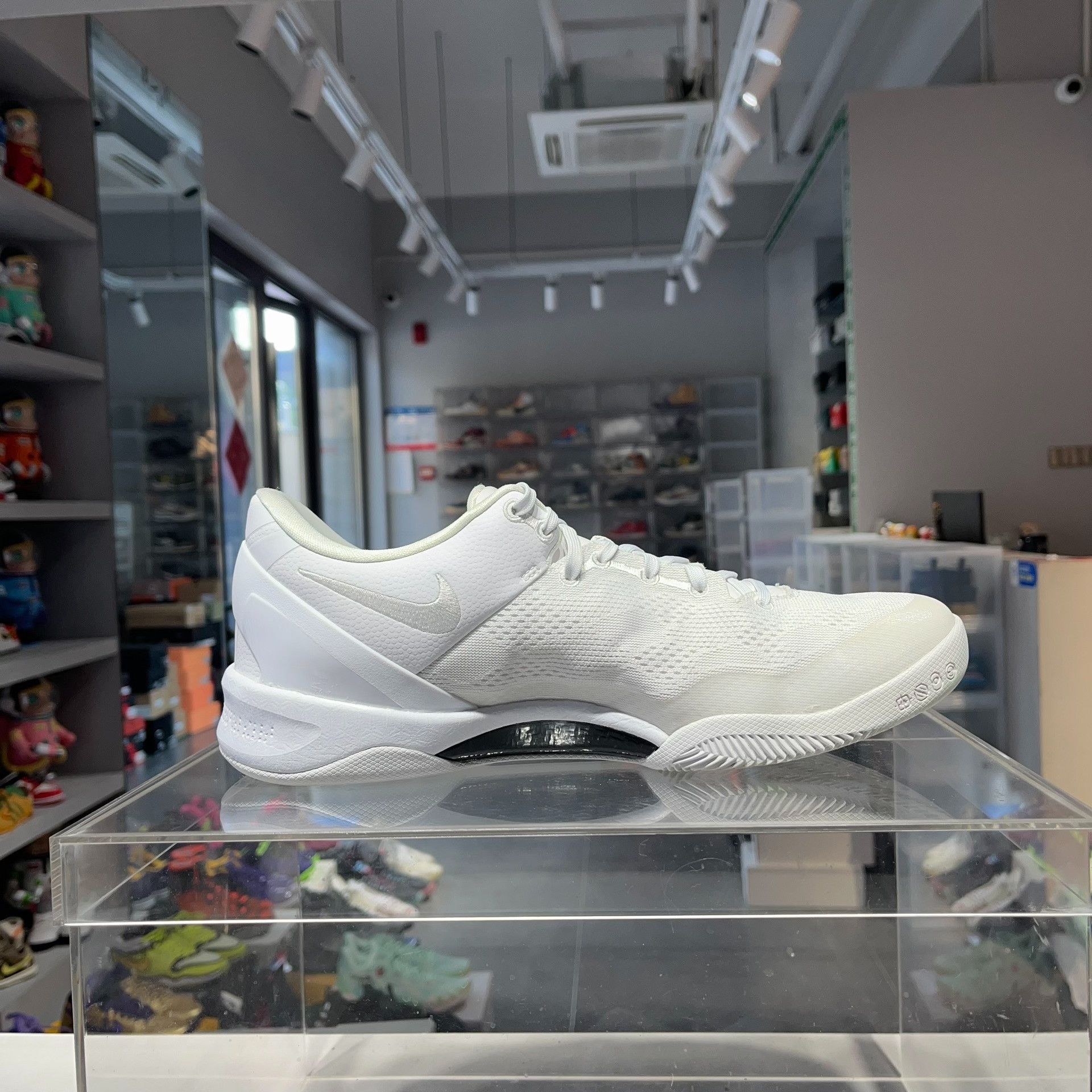 Nike Nike White Lowtop Sneakers 45 Men Size US 11.5 / EU 44-45 - 3 Thumbnail