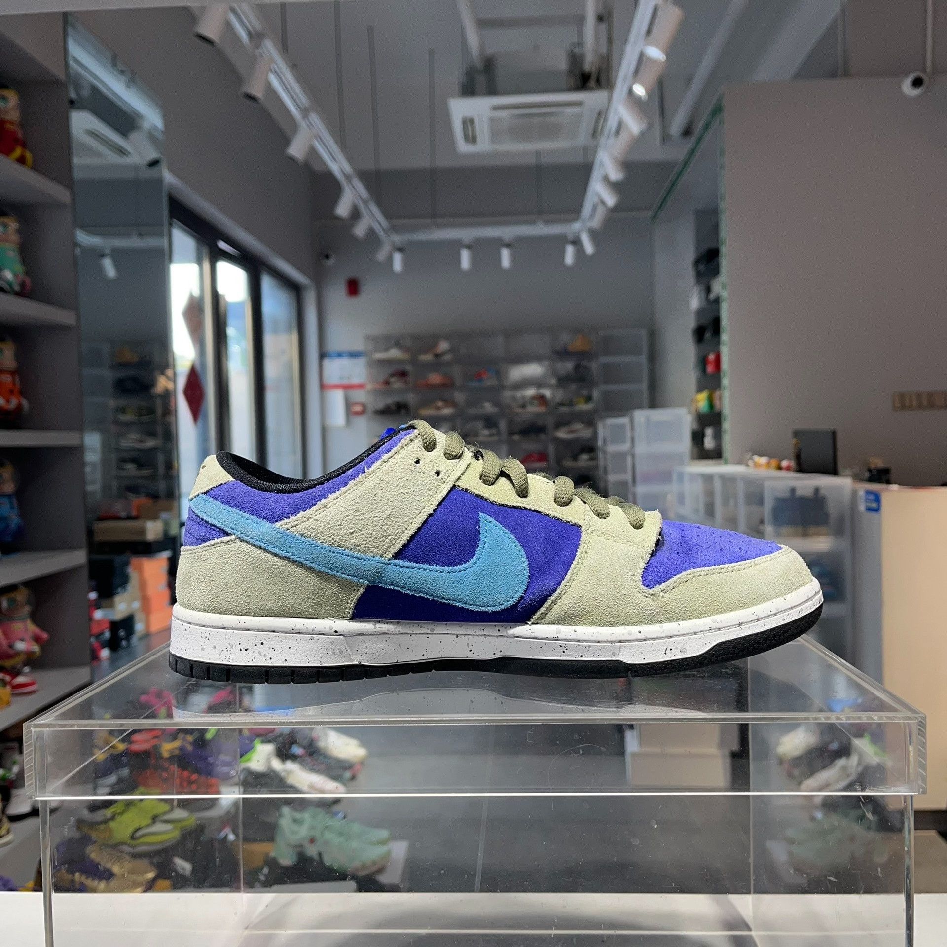 Nike Nike DUNK Lowtop Sneakers 11.5 Men Size US 11.5 / EU 44-45 - 5 Thumbnail