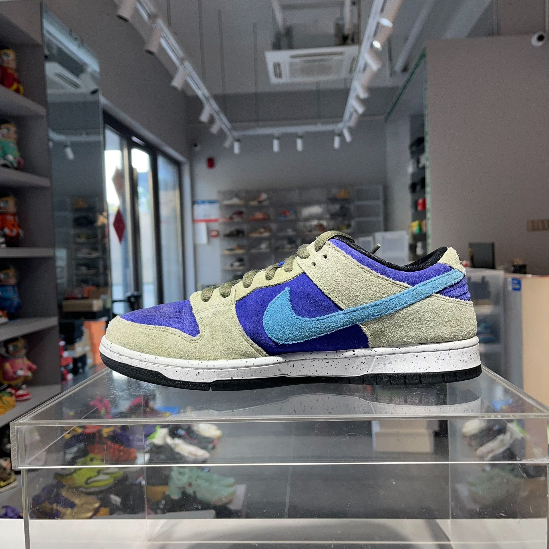 Nike Nike DUNK Lowtop Sneakers 11.5 Men Size US 11.5 / EU 44-45 - 6 Thumbnail