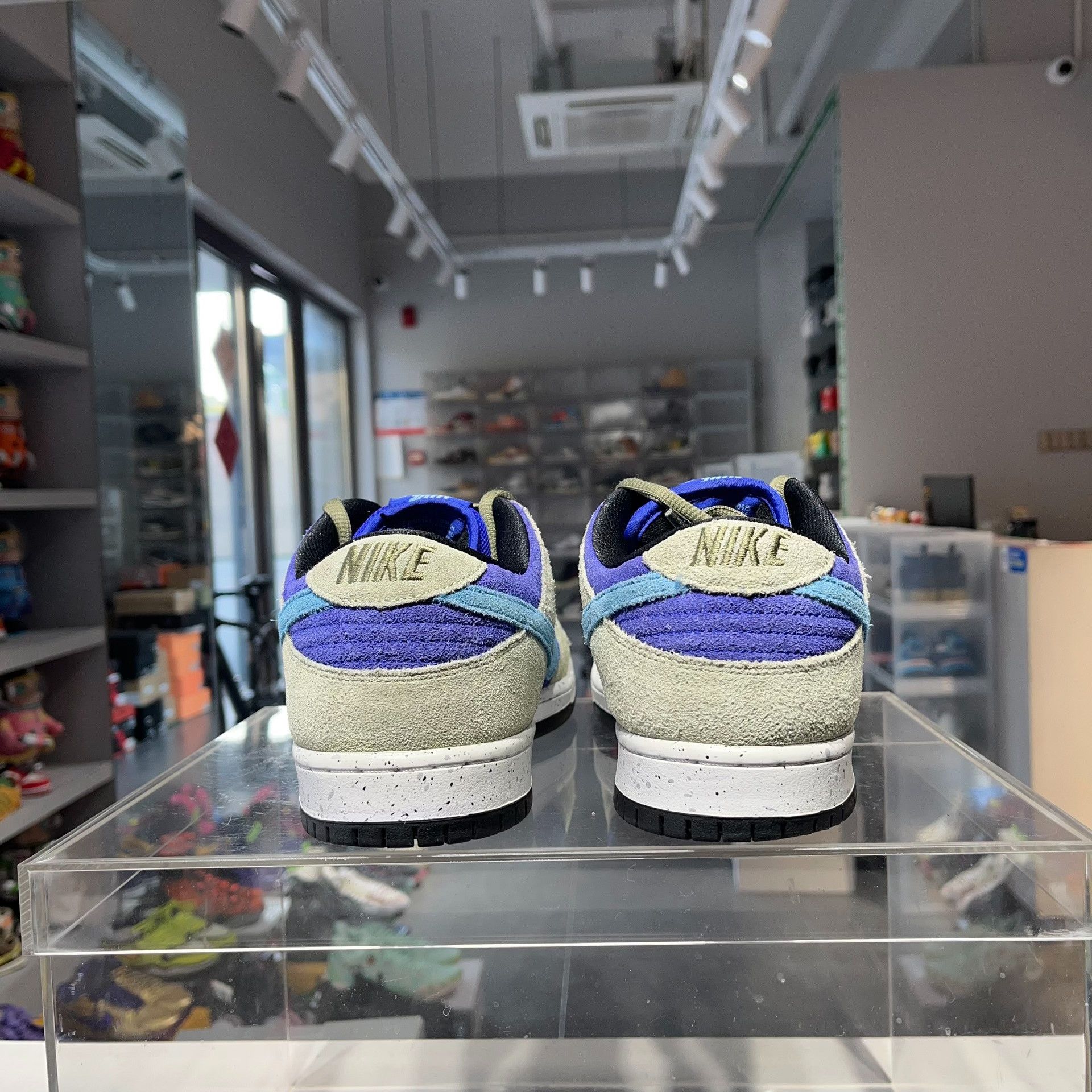Nike Nike DUNK Lowtop Sneakers 11.5 Men Size US 11.5 / EU 44-45 - 4 Thumbnail
