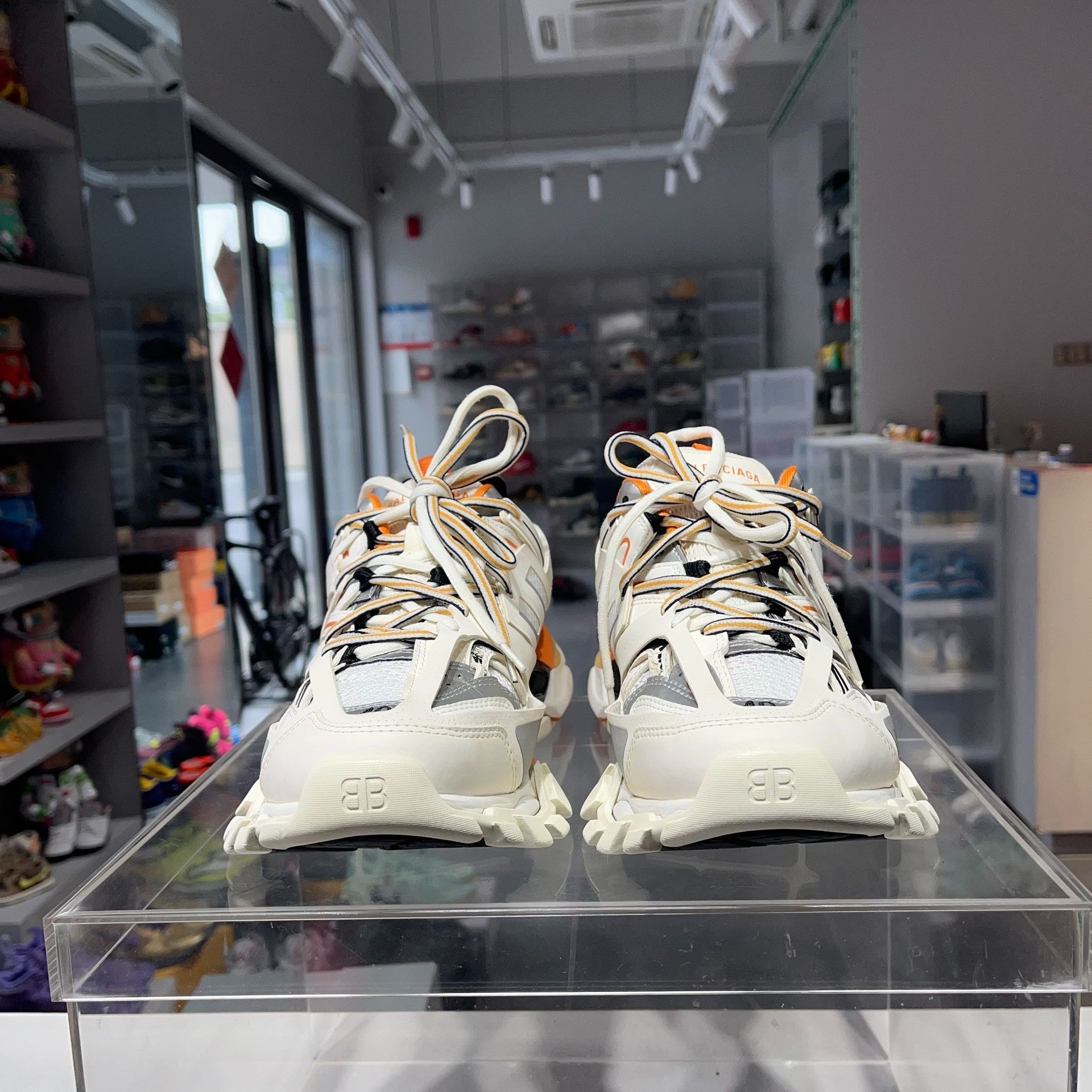 Balenciaga Balenciaga White Lowtop Sneakers 7 Men Size US 7 / EU 40 - 3 Thumbnail