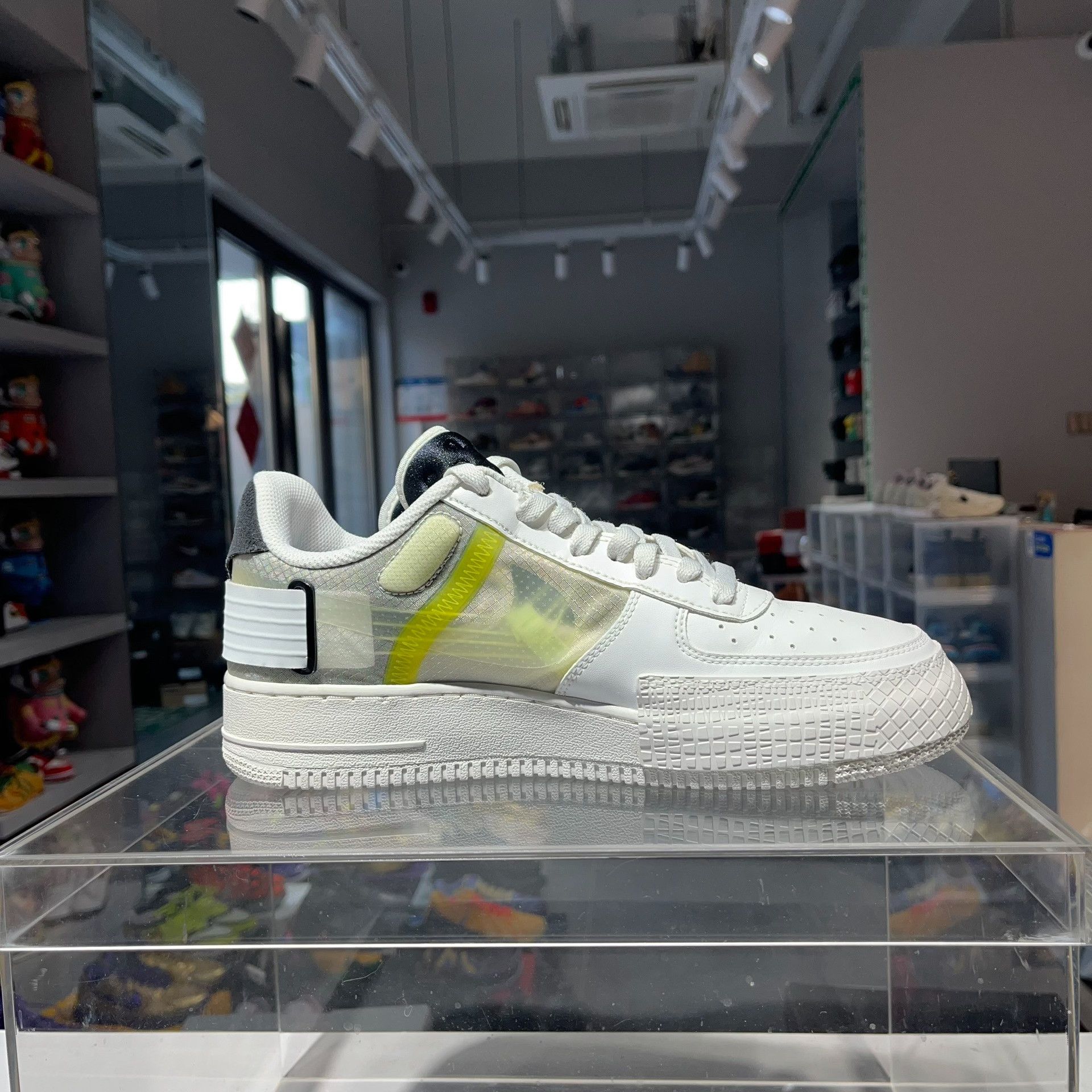 Nike Nike AIR FORCE 1 Yellow Lowtop Sneakers 9.5 Men Size US 9.5 / EU 42-43 - 3 Thumbnail