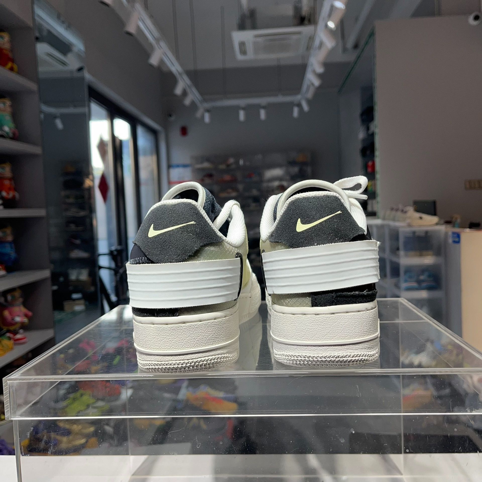 Nike Nike AIR FORCE 1 Yellow Lowtop Sneakers 9.5 Men Size US 9.5 / EU 42-43 - 4 Thumbnail