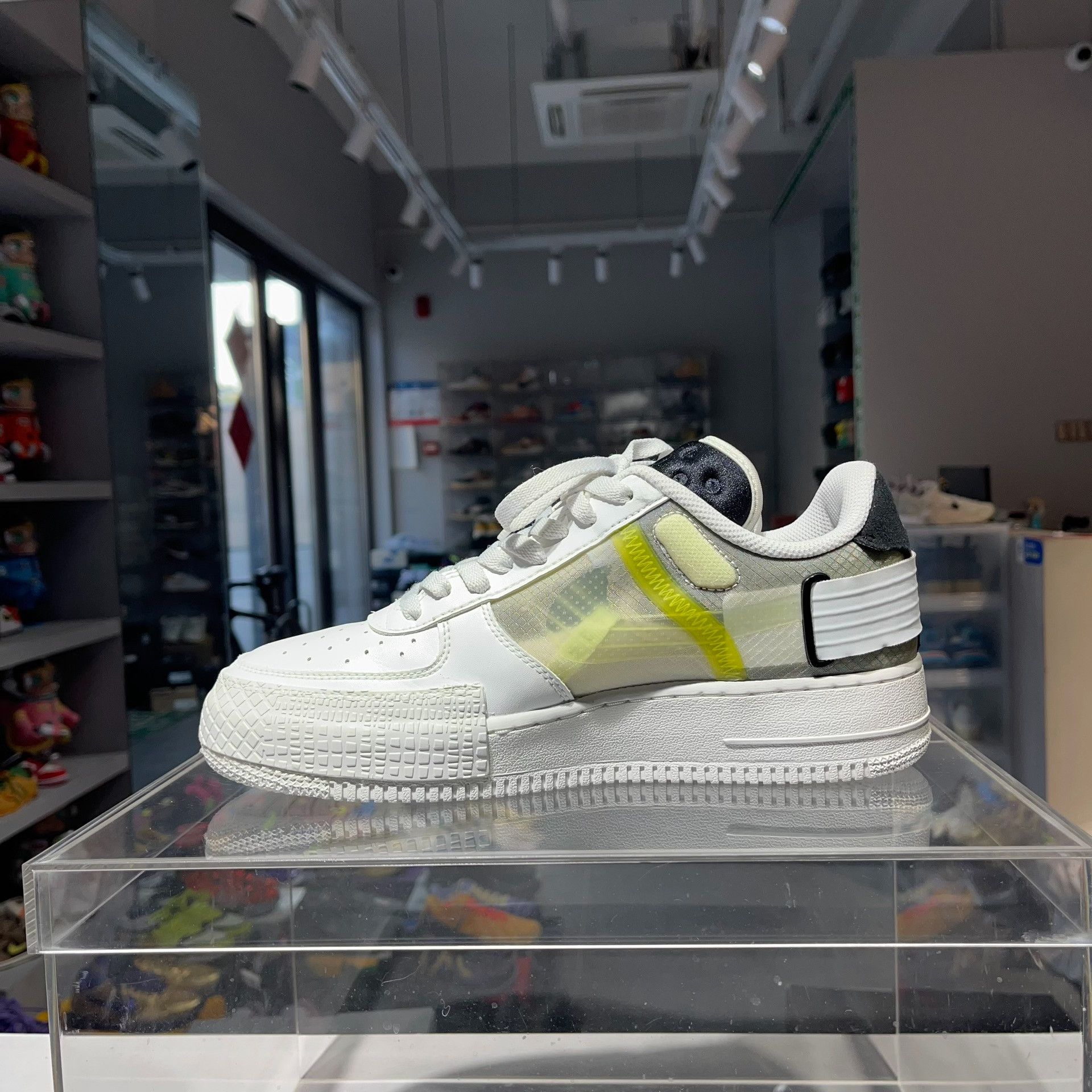 Nike Nike AIR FORCE 1 Yellow Lowtop Sneakers 9.5 Men Size US 9.5 / EU 42-43 - 6 Thumbnail
