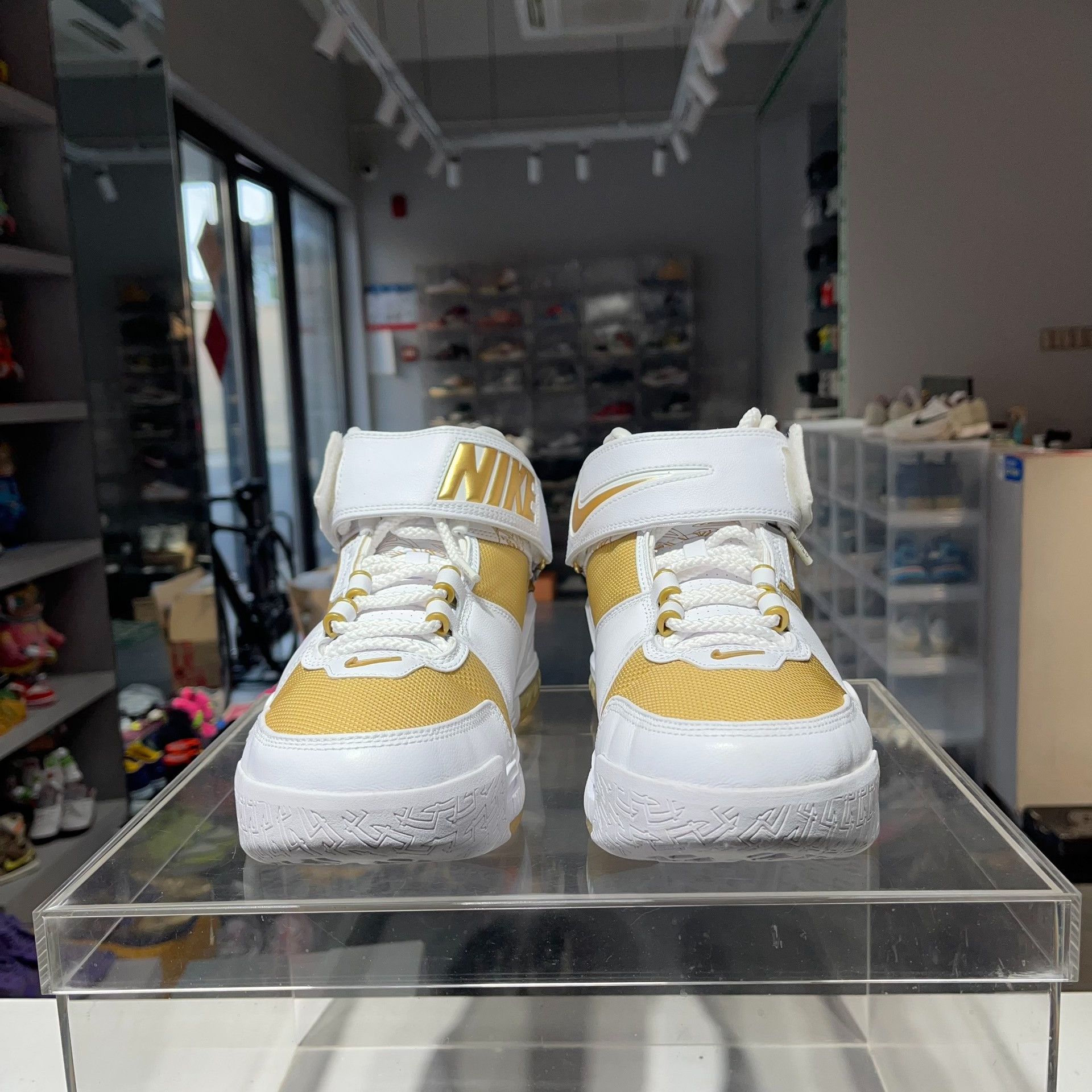Nike Nike White Lowtop Sneakers 44 Men Size US 10.5 / EU 43-44 - 2 Thumbnail