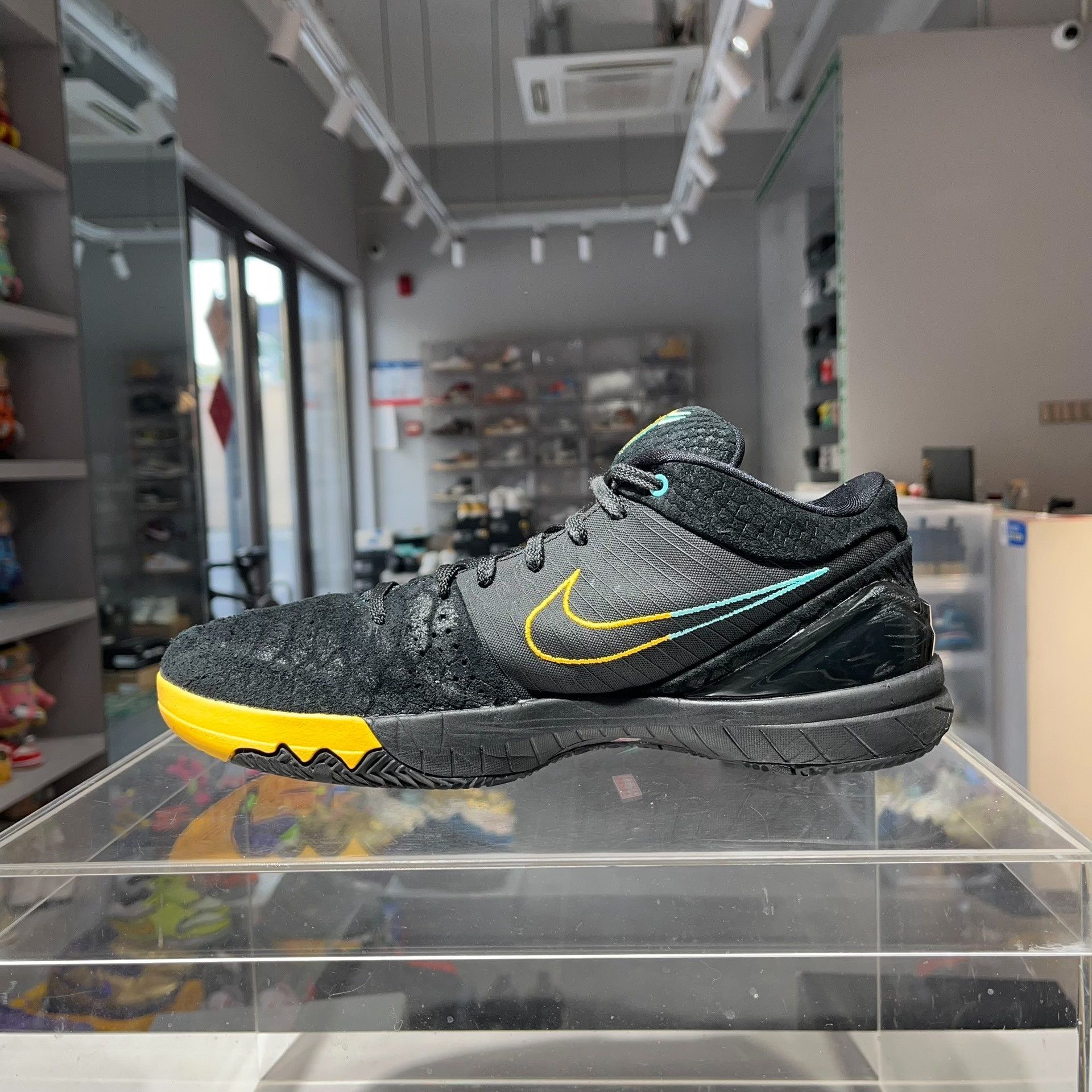 Nike Nike Yellow Lowtop Sneakers 11 Men Size US 11 / EU 44 - 6 Thumbnail
