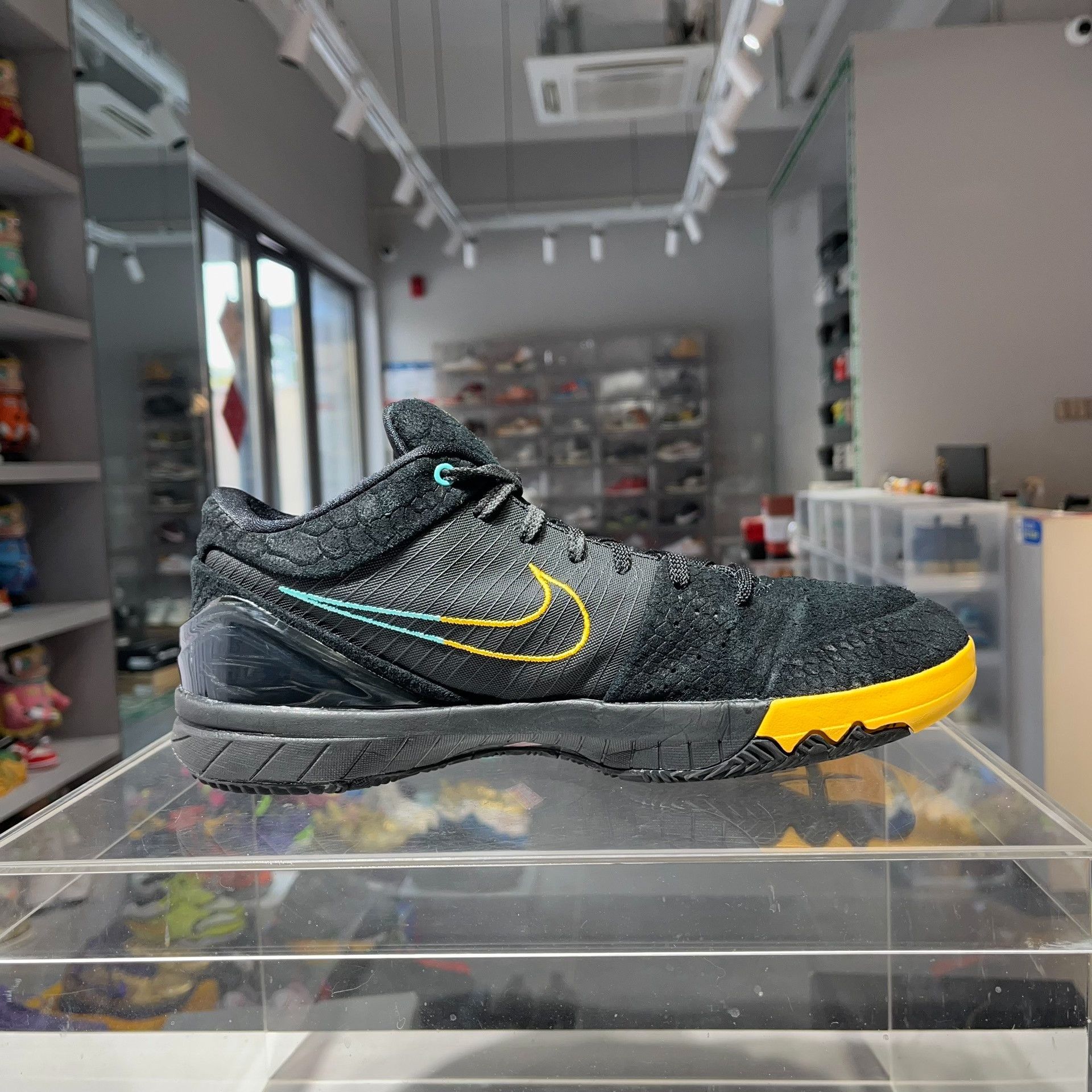 Nike Nike Yellow Lowtop Sneakers 11 Men Size US 11 / EU 44 - 3 Thumbnail