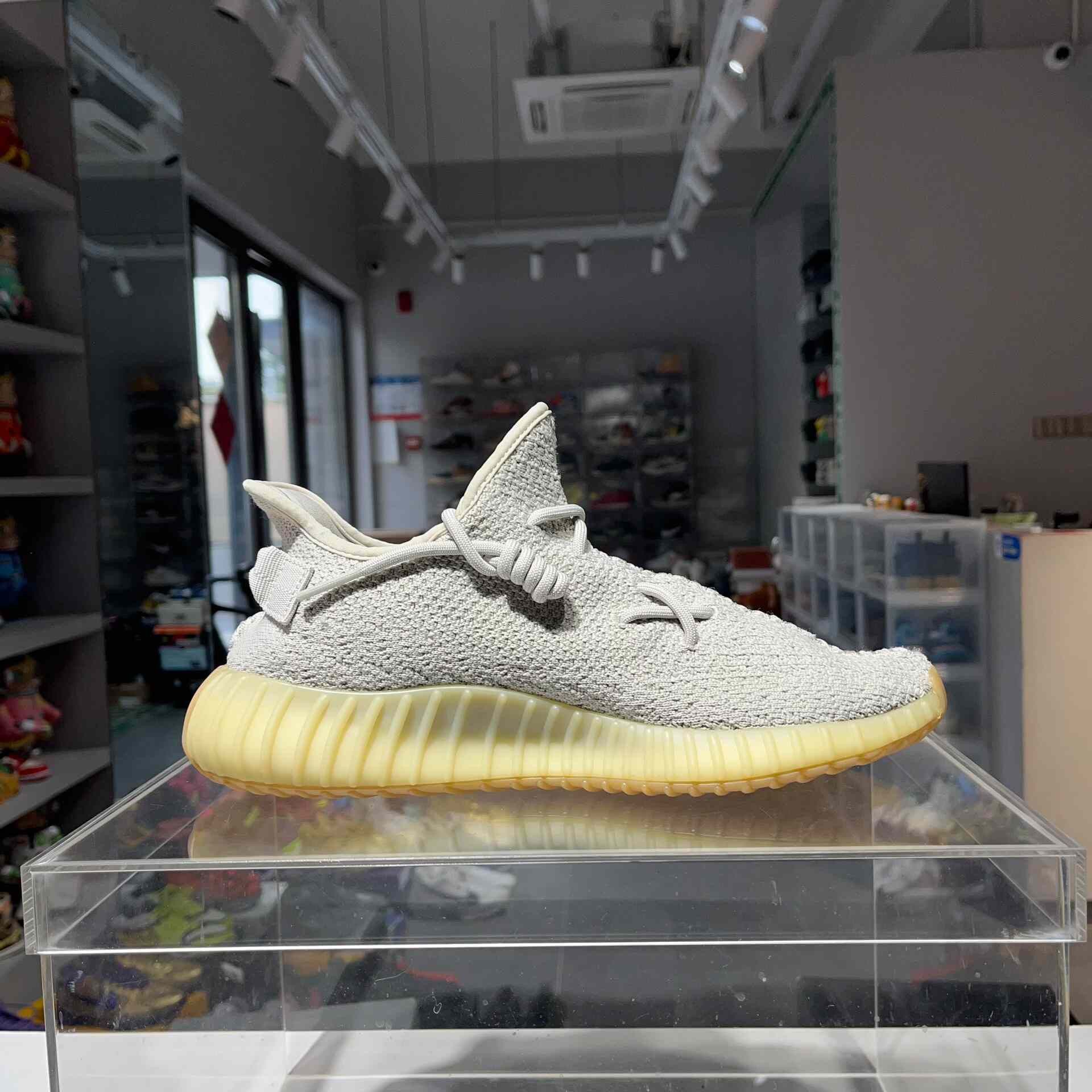 Adidas Adidas YEEZY Lowtop Sneakers 9.5 Men Size US 9.5 / EU 42-43 - 3 Thumbnail