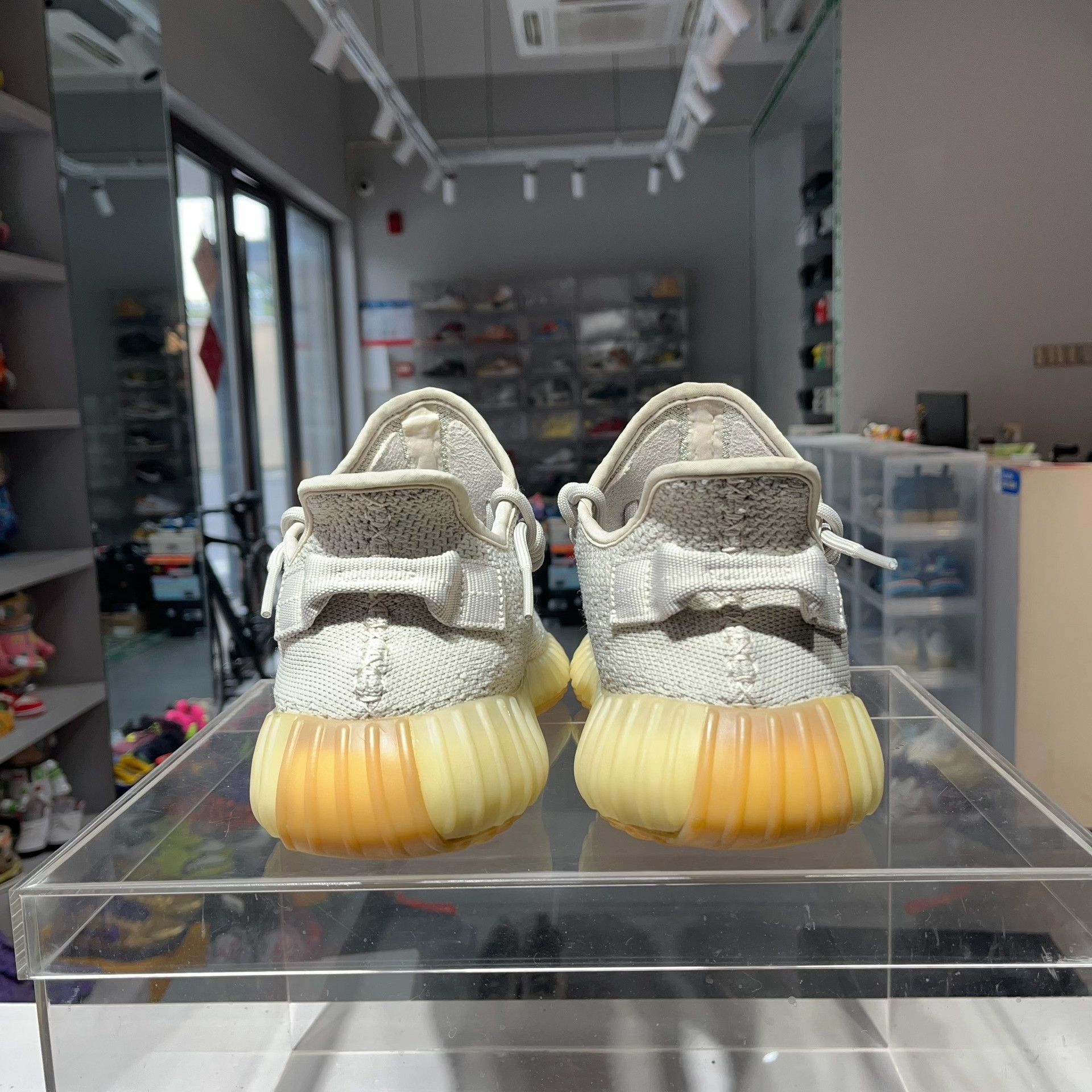 Adidas Adidas YEEZY Lowtop Sneakers 9.5 Men Size US 9.5 / EU 42-43 - 4 Thumbnail
