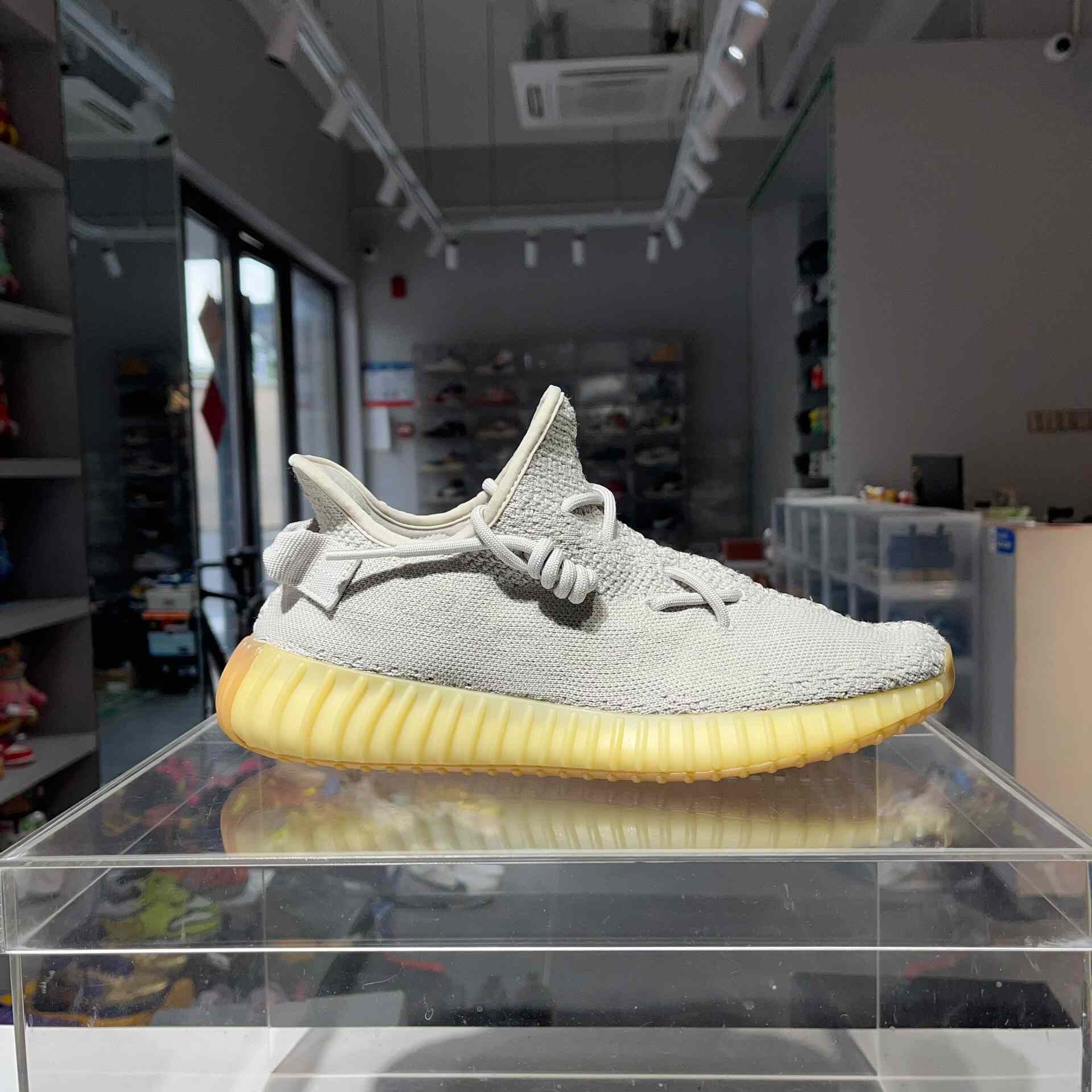 Adidas Adidas YEEZY Lowtop Sneakers 9.5 Men Size US 9.5 / EU 42-43 - 5 Thumbnail