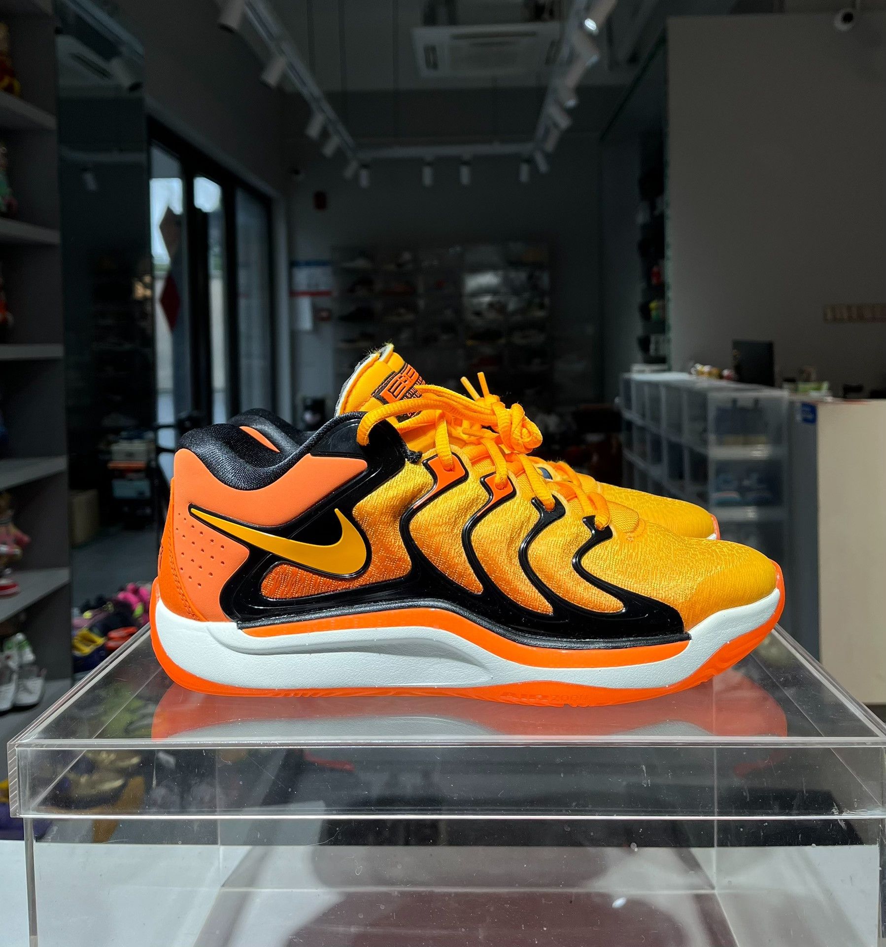 Nike Nike KD Orange Lowtop Sneakers 9.5 Men Size US 9.5 / EU 42-43 - 3 Thumbnail
