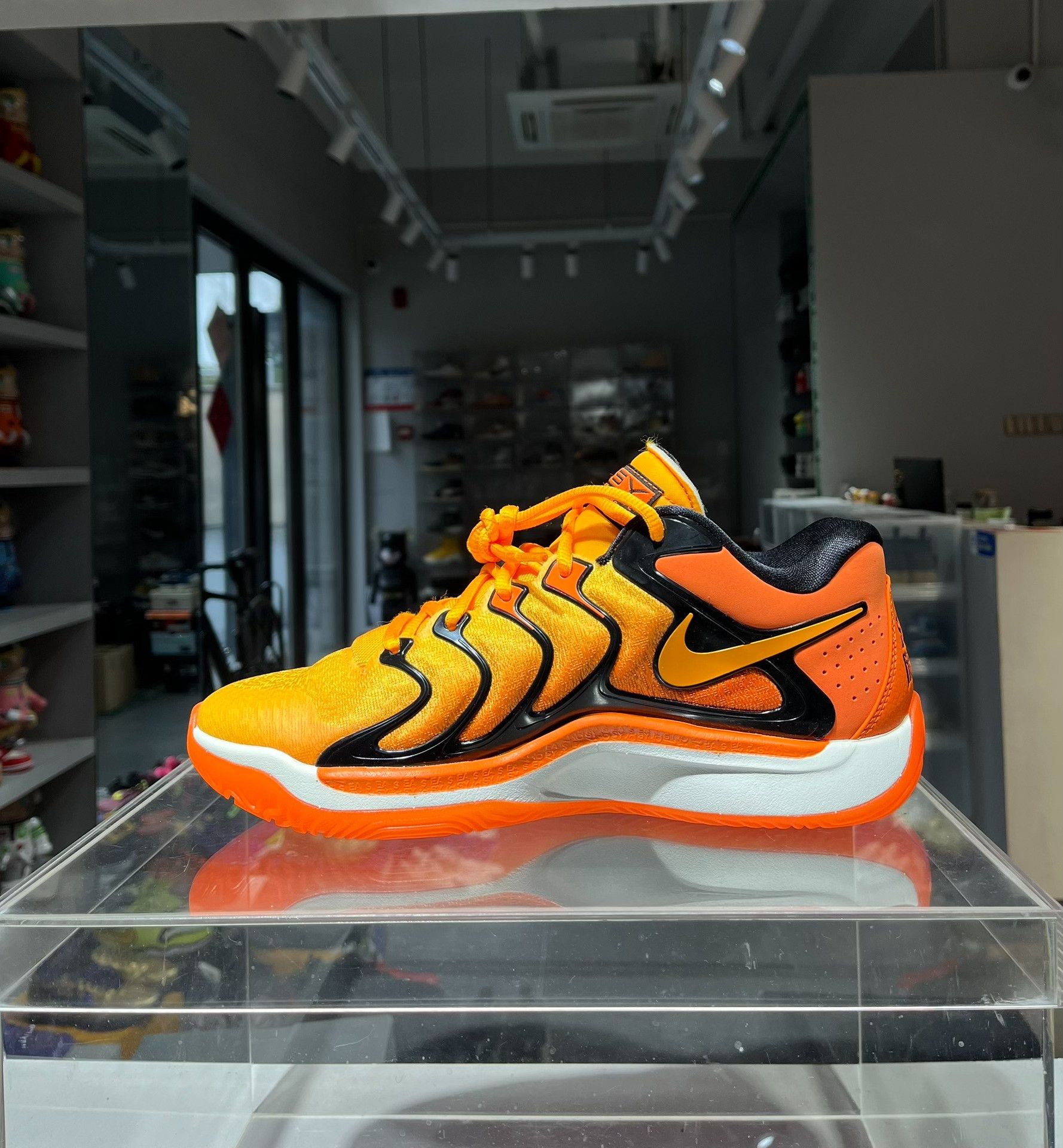 Nike Nike KD Orange Lowtop Sneakers 9.5 Men Size US 9.5 / EU 42-43 - 5 Thumbnail