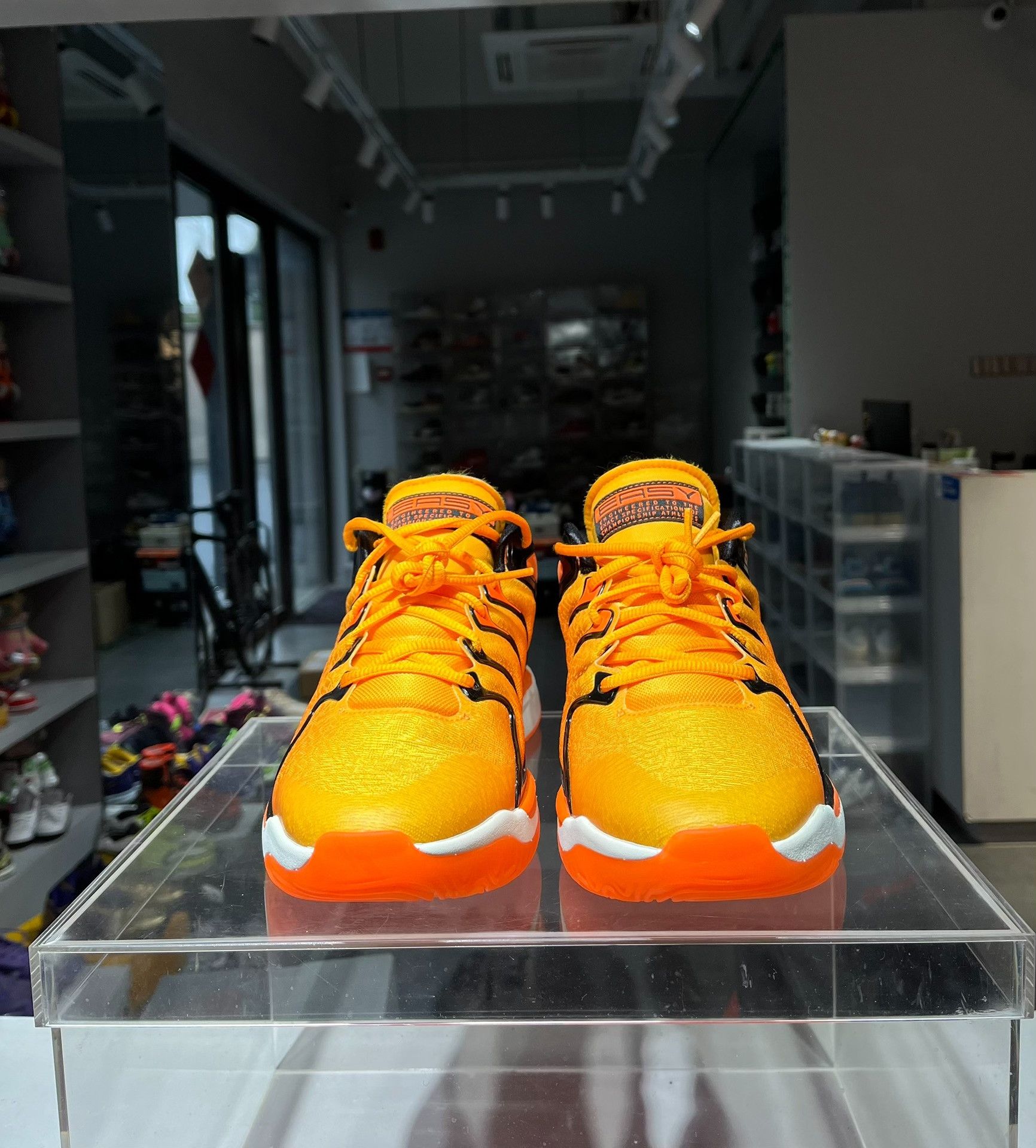 Nike Nike KD Orange Lowtop Sneakers 9.5 Men Size US 9.5 / EU 42-43 - 2 Thumbnail