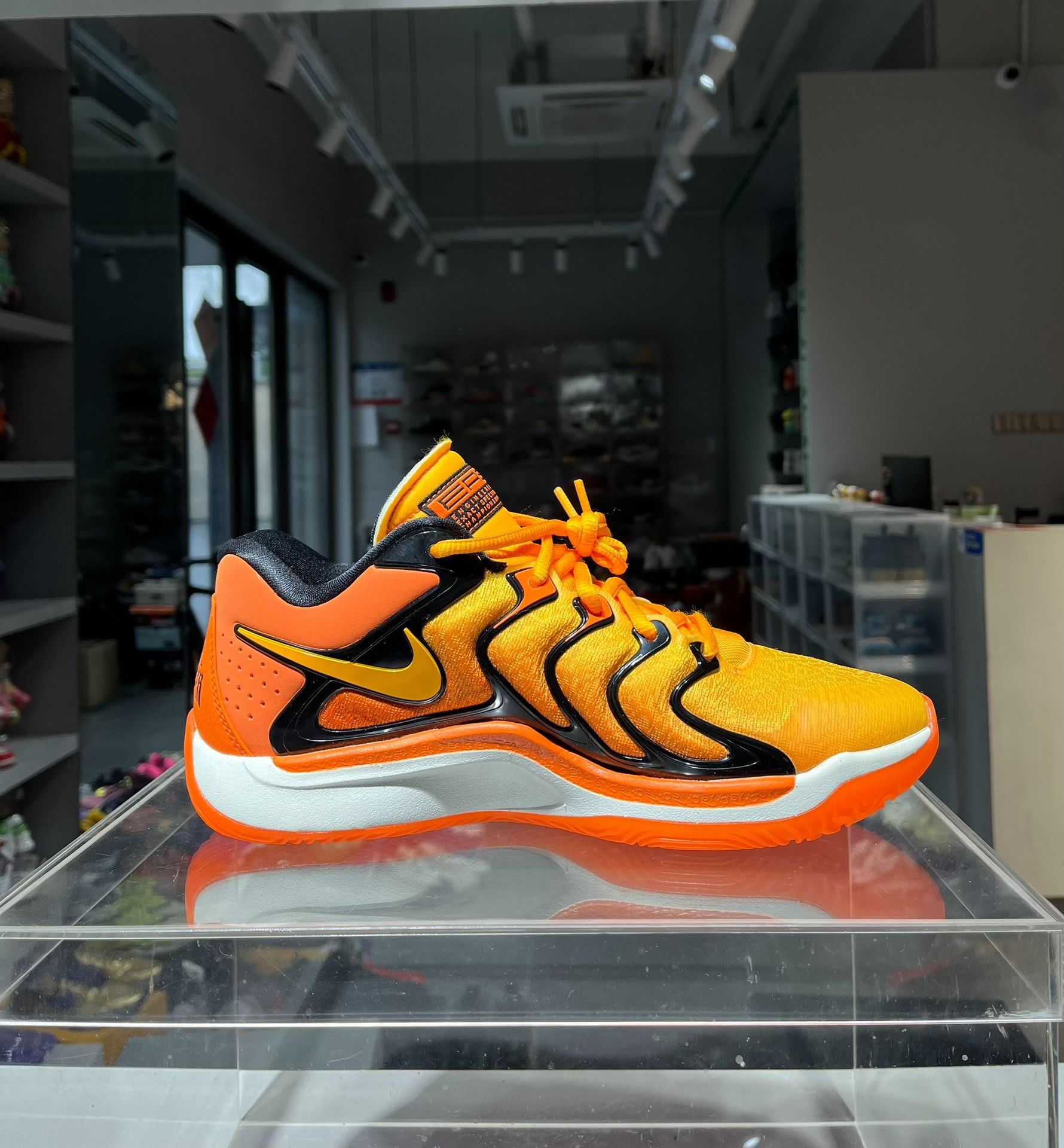 Nike Nike KD Orange Lowtop Sneakers 9.5 Men Size US 9.5 / EU 42-43 - 6 Thumbnail
