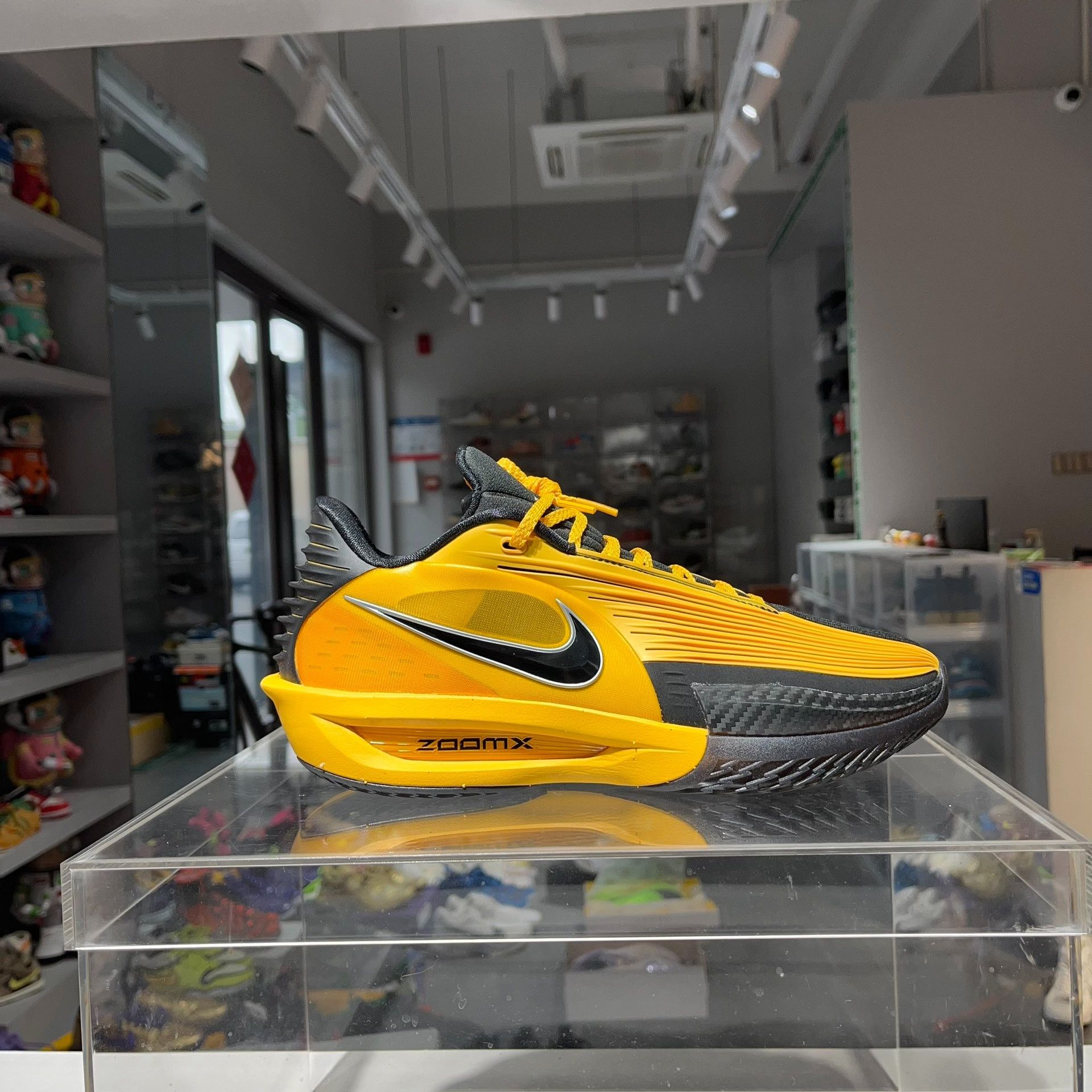 Nike Nike Yellow Lowtop Sneakers 9.5 Men Size US 9.5 / EU 42-43 - 5 Thumbnail
