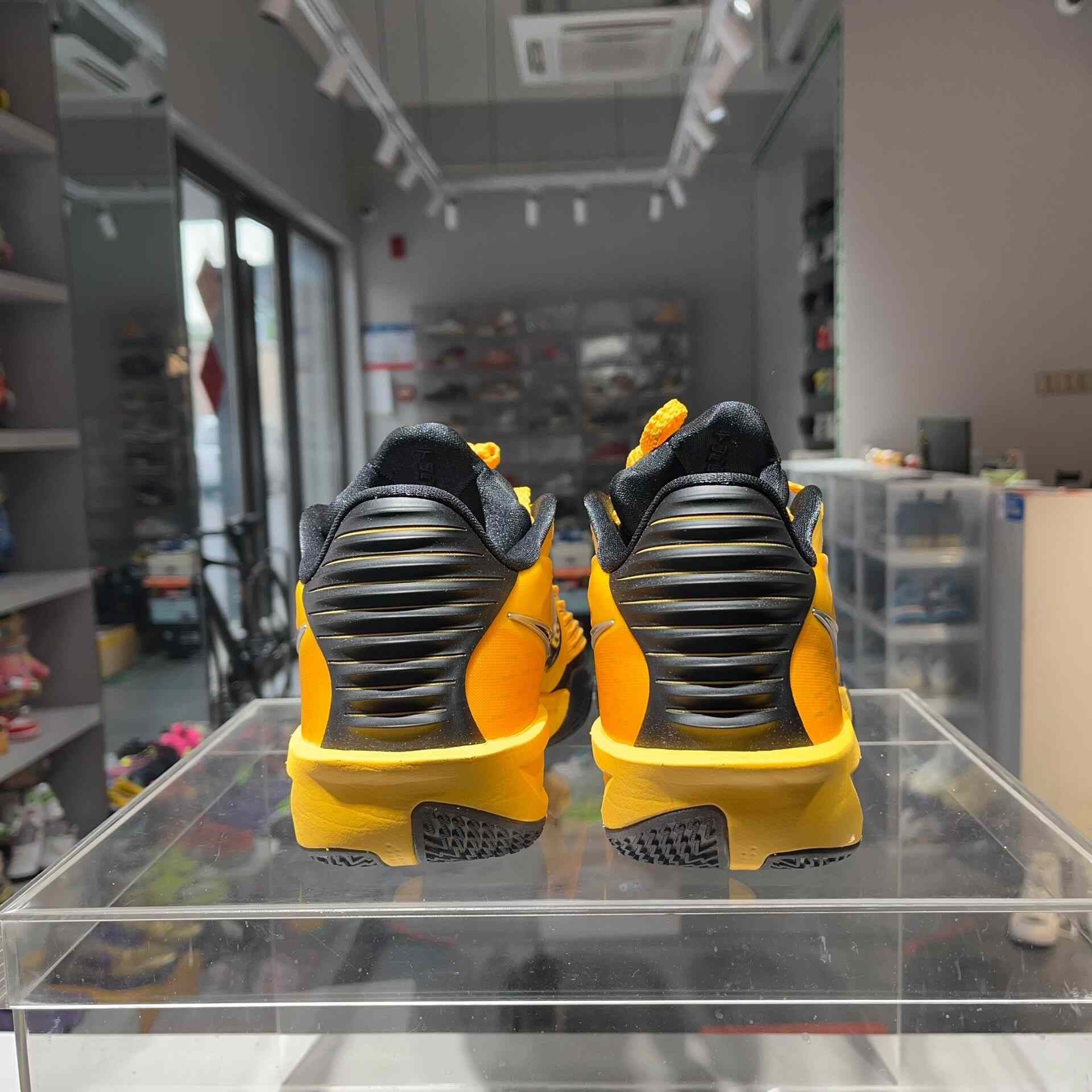 Nike Nike Yellow Lowtop Sneakers 9.5 Men Size US 9.5 / EU 42-43 - 4 Thumbnail