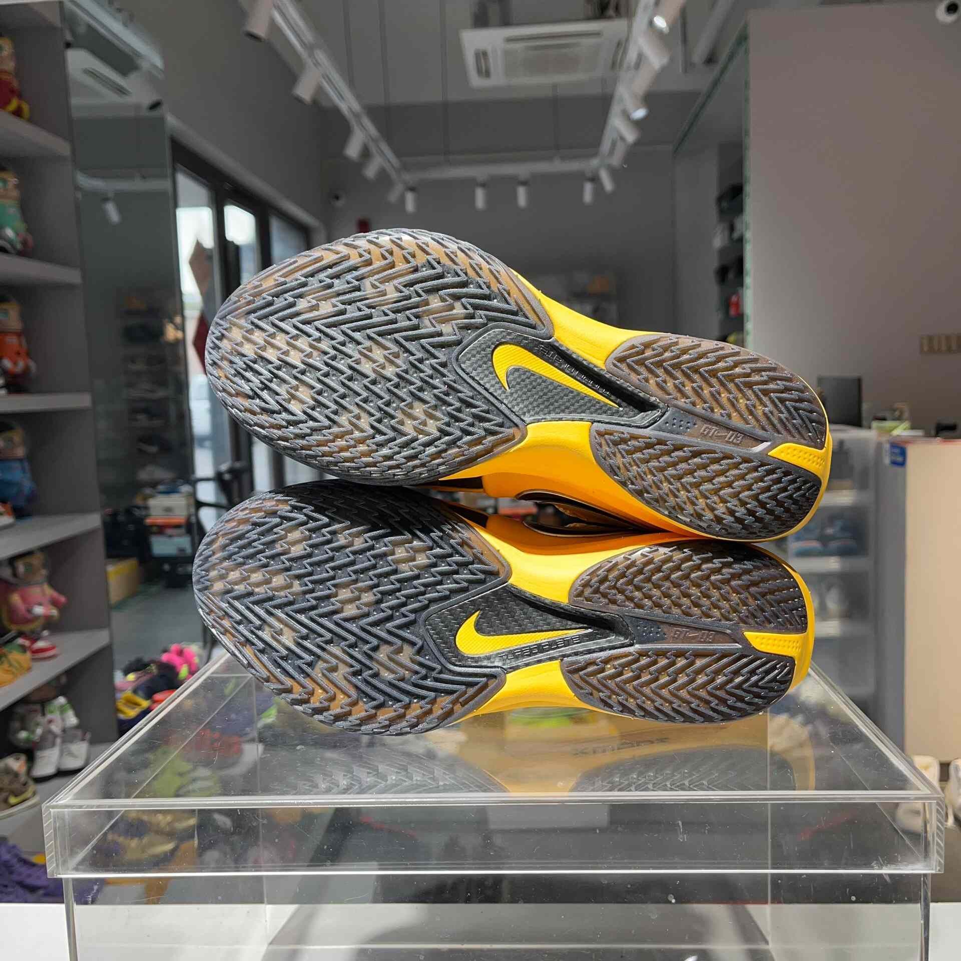 Nike Nike Yellow Lowtop Sneakers 9.5 Men Size US 9.5 / EU 42-43 - 7 Thumbnail