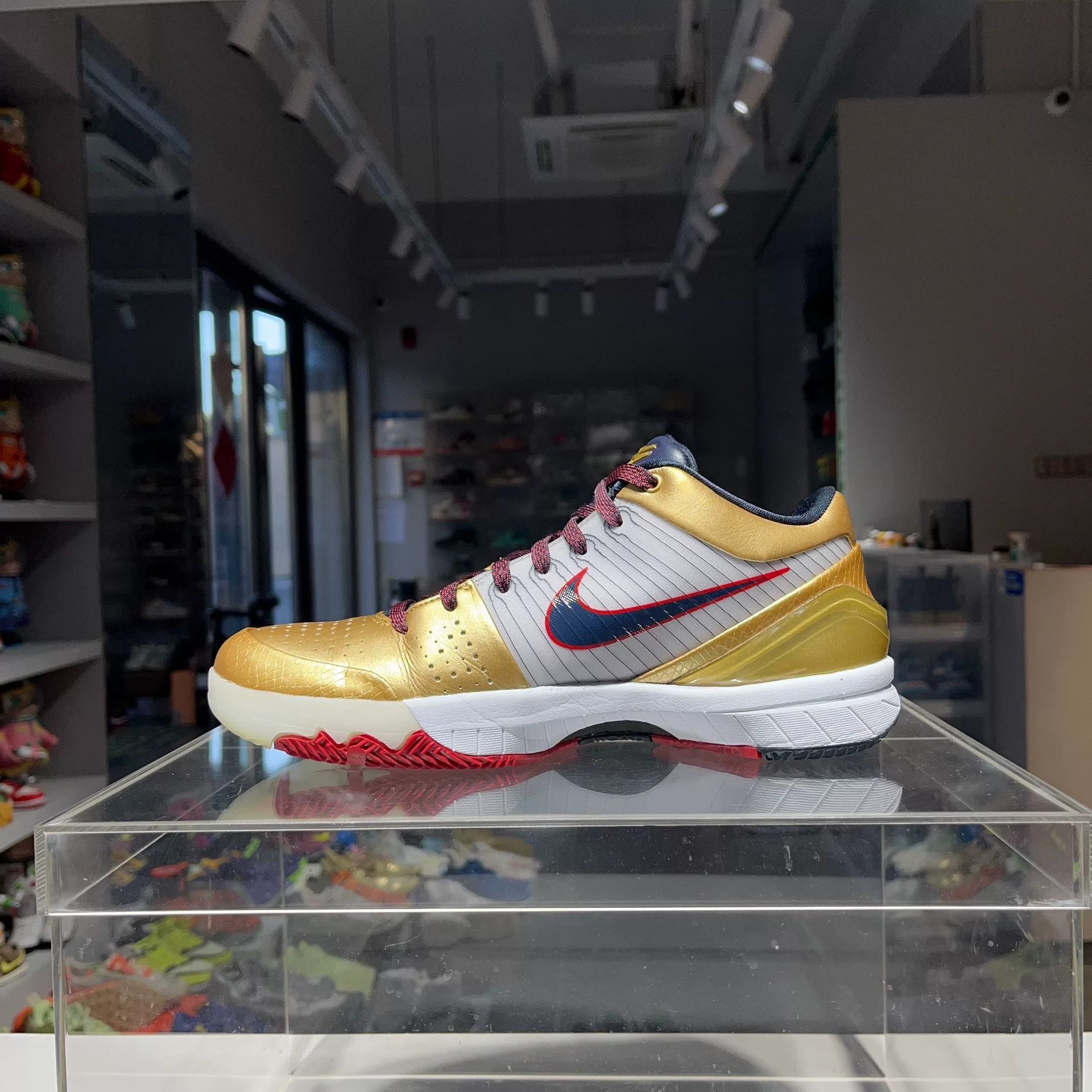 Nike Nike Gold Lowtop Sneakers 8 Men Size US 8 / EU 41 - 6 Thumbnail