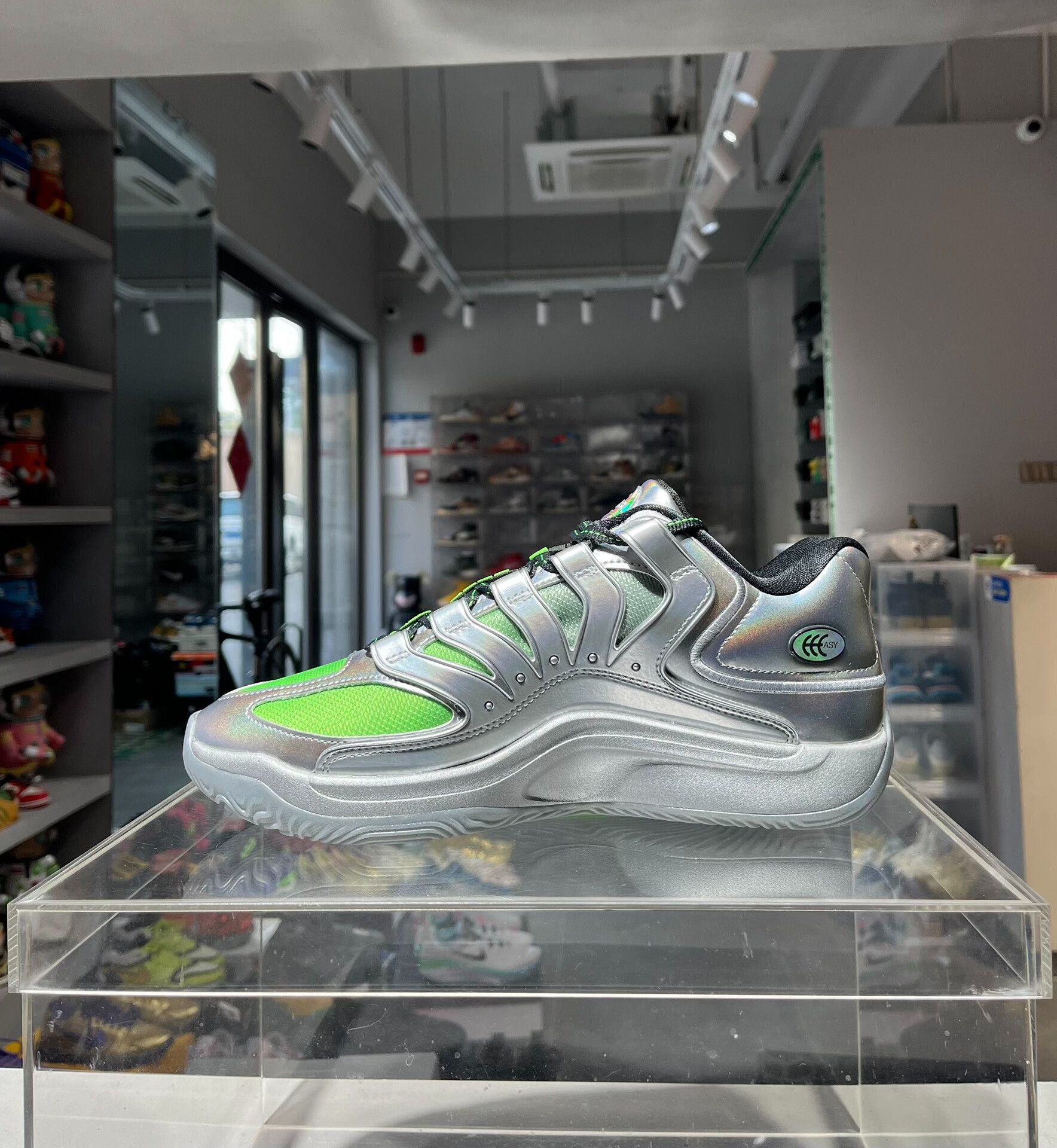 Nike Nike KD Silver Lowtop Sneakers 10 Men Size US 10 / EU 43 - 5 Thumbnail