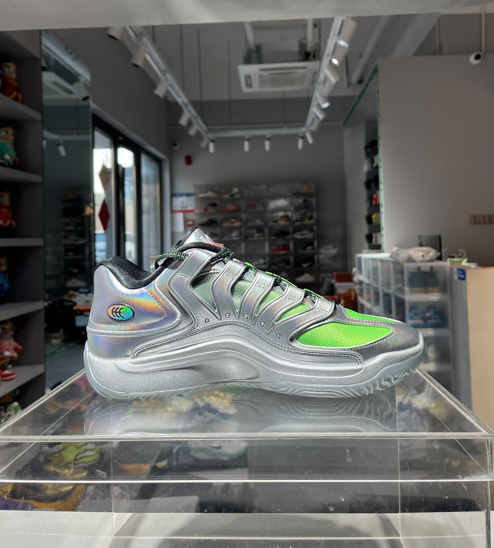 Nike Nike KD Silver Lowtop Sneakers 10 Men Size US 10 / EU 43 - 6 Thumbnail