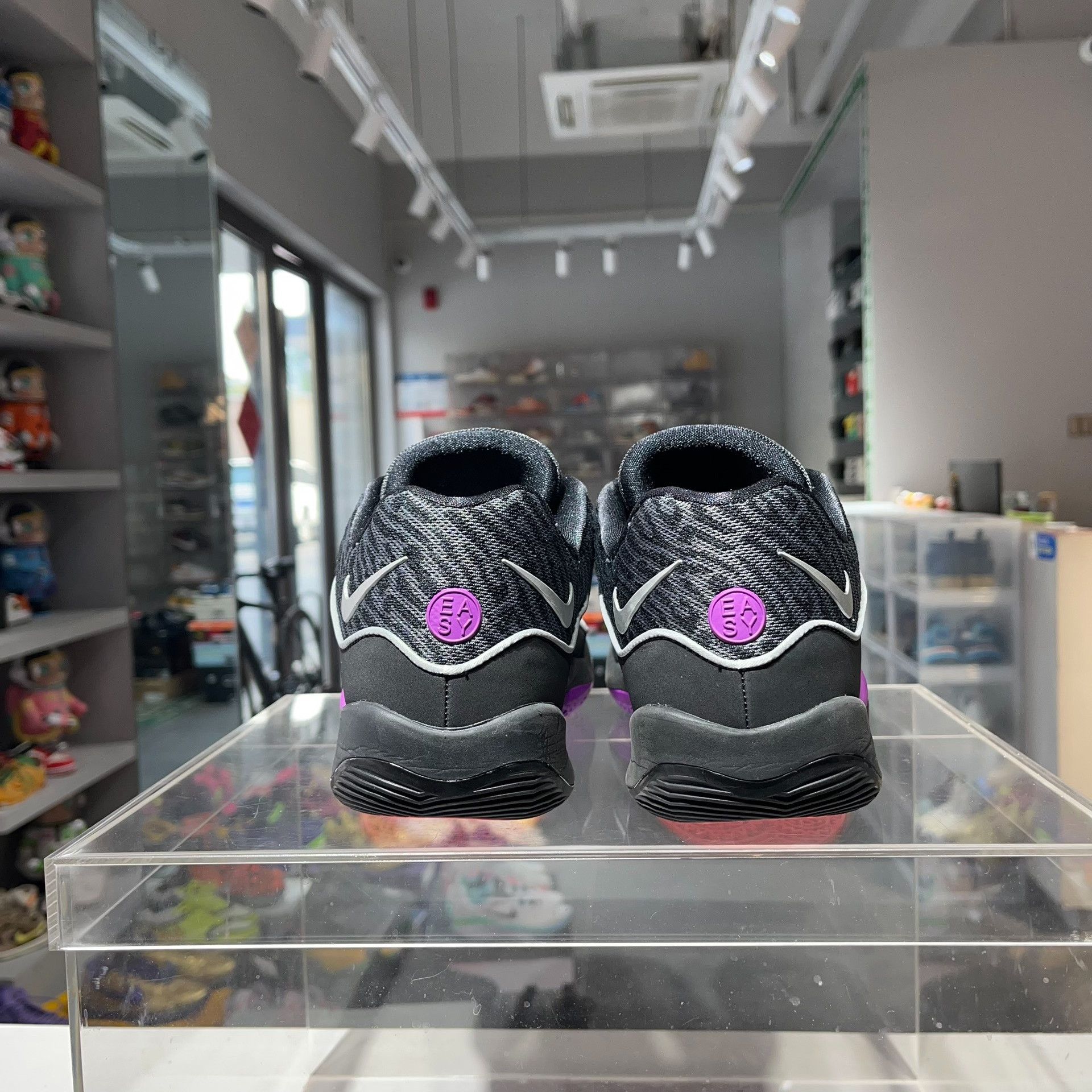 Nike Nike KD Purple Lowtop Sneakers 10 Men Size US 10 / EU 43 - 4 Thumbnail