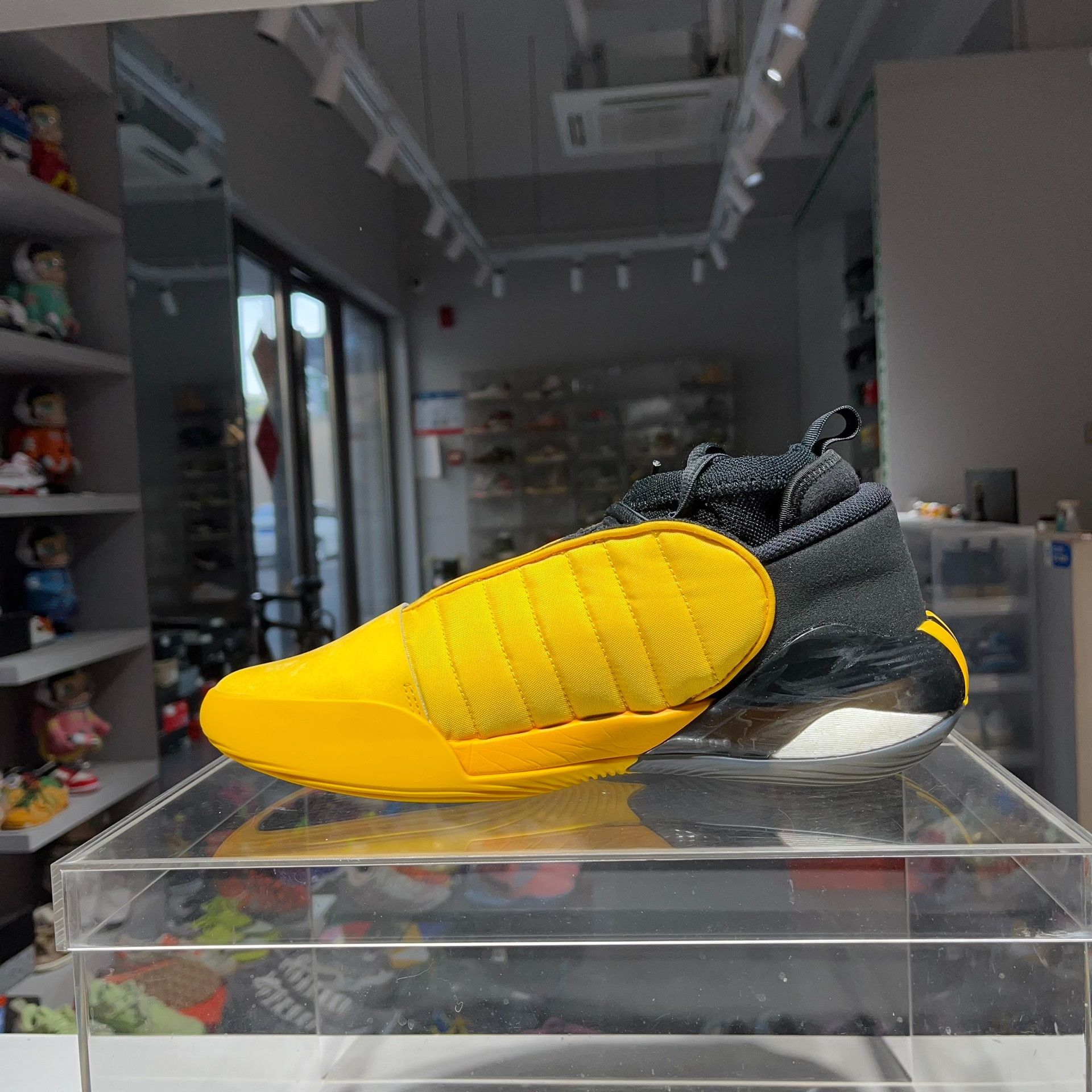 Adidas Adidas Yellow Lowtop Sneakers 10 Men Size US 10 / EU 43 - 6 Thumbnail