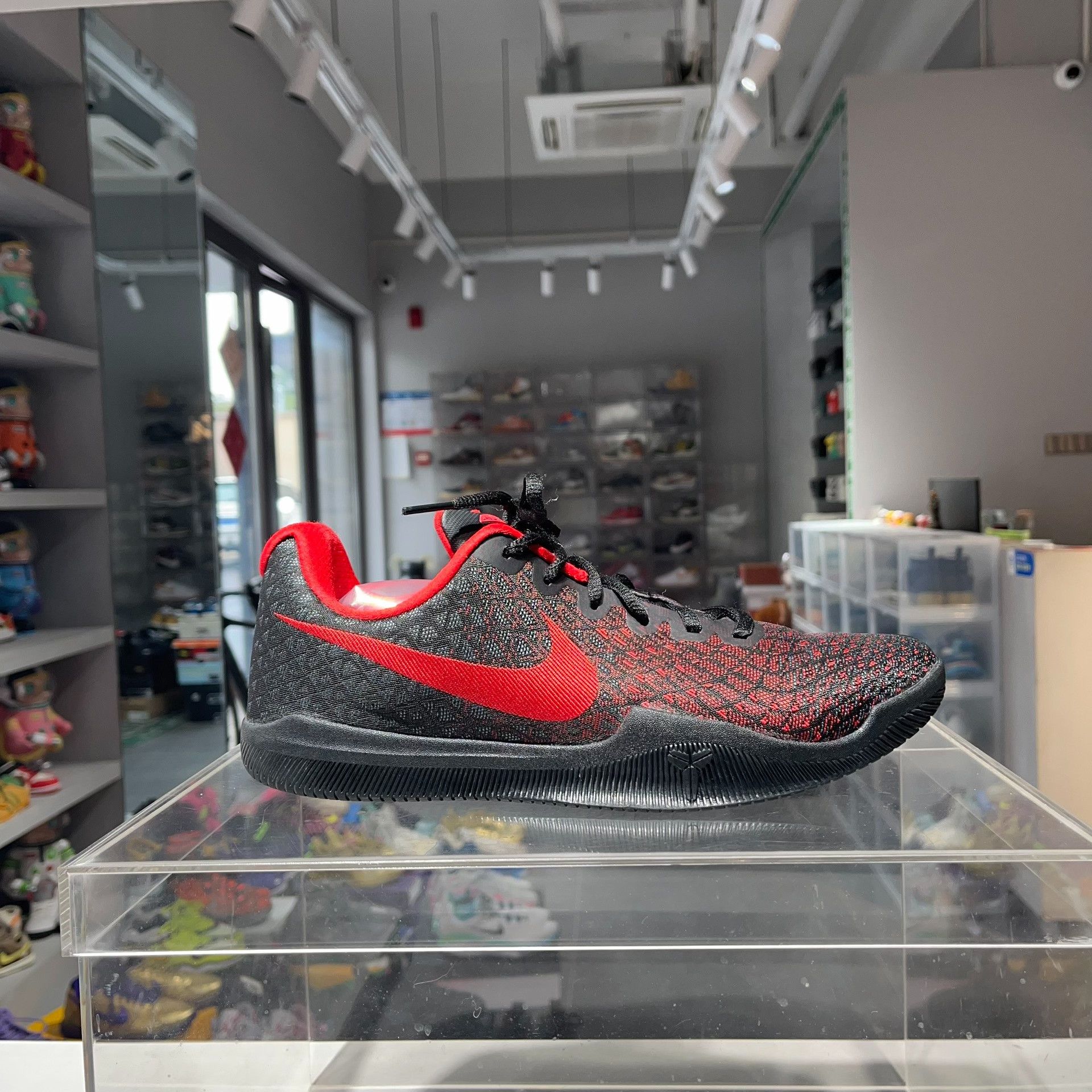 Nike Nike KOBE Lowtop Sneakers 9.5 Men Size US 9.5 / EU 42-43 - 5 Thumbnail