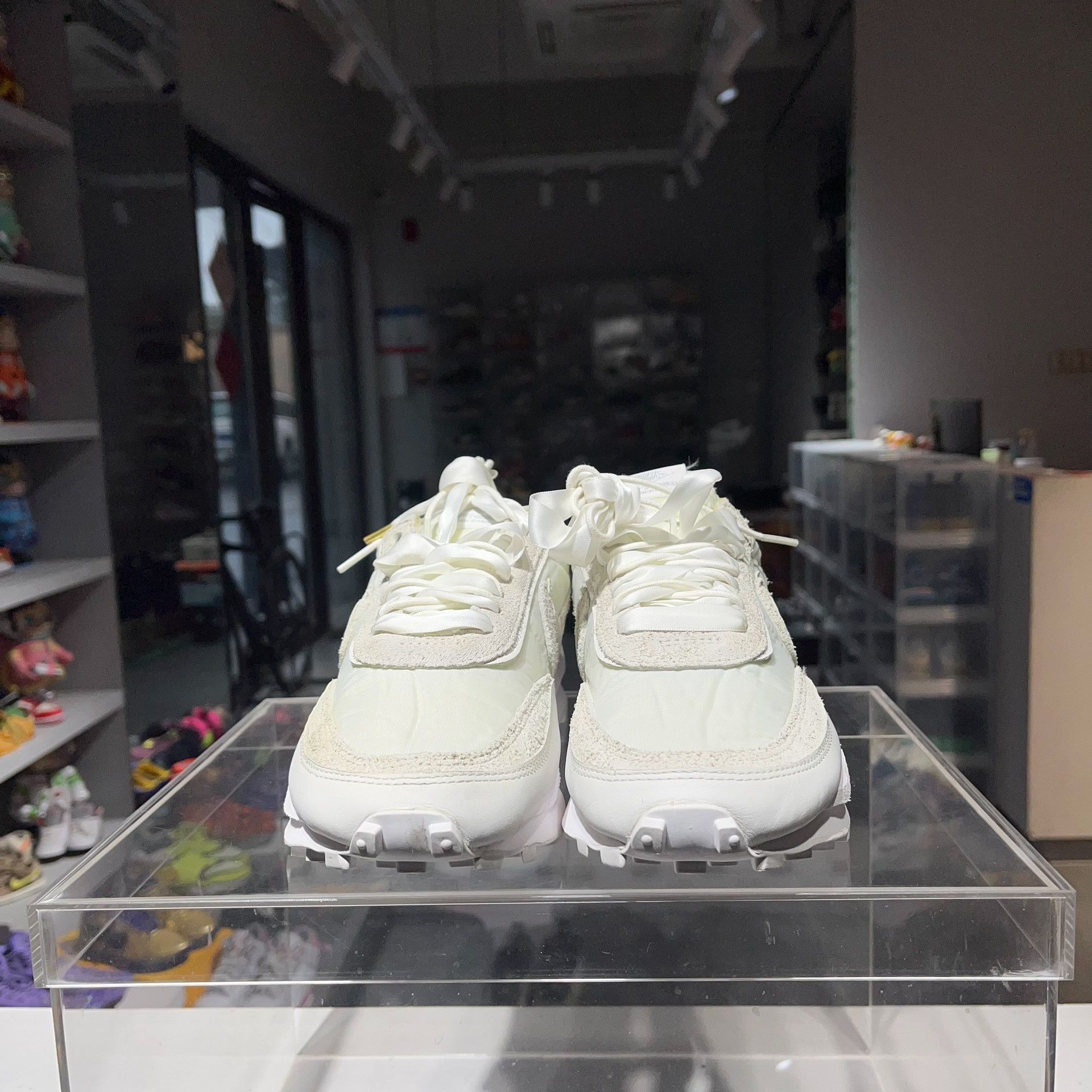 Nike Nike White Lowtop Sneakers 42 Men Size US 9 / EU 42 - 2 Thumbnail