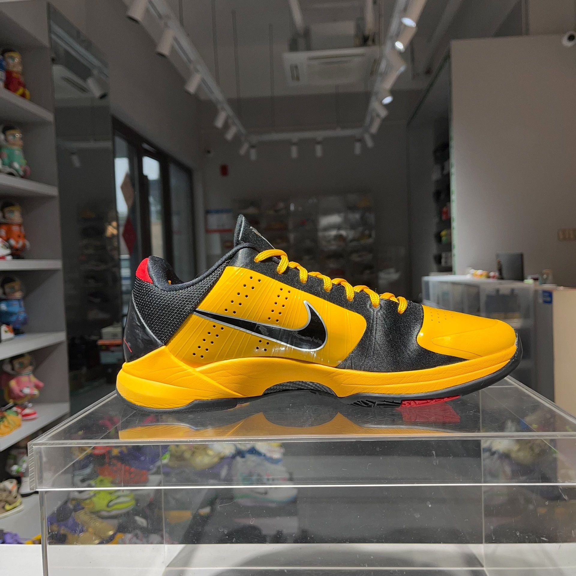 Nike Nike Yellow Lowtop Sneakers 11 Men Size US 11 / EU 44 - 3 Thumbnail