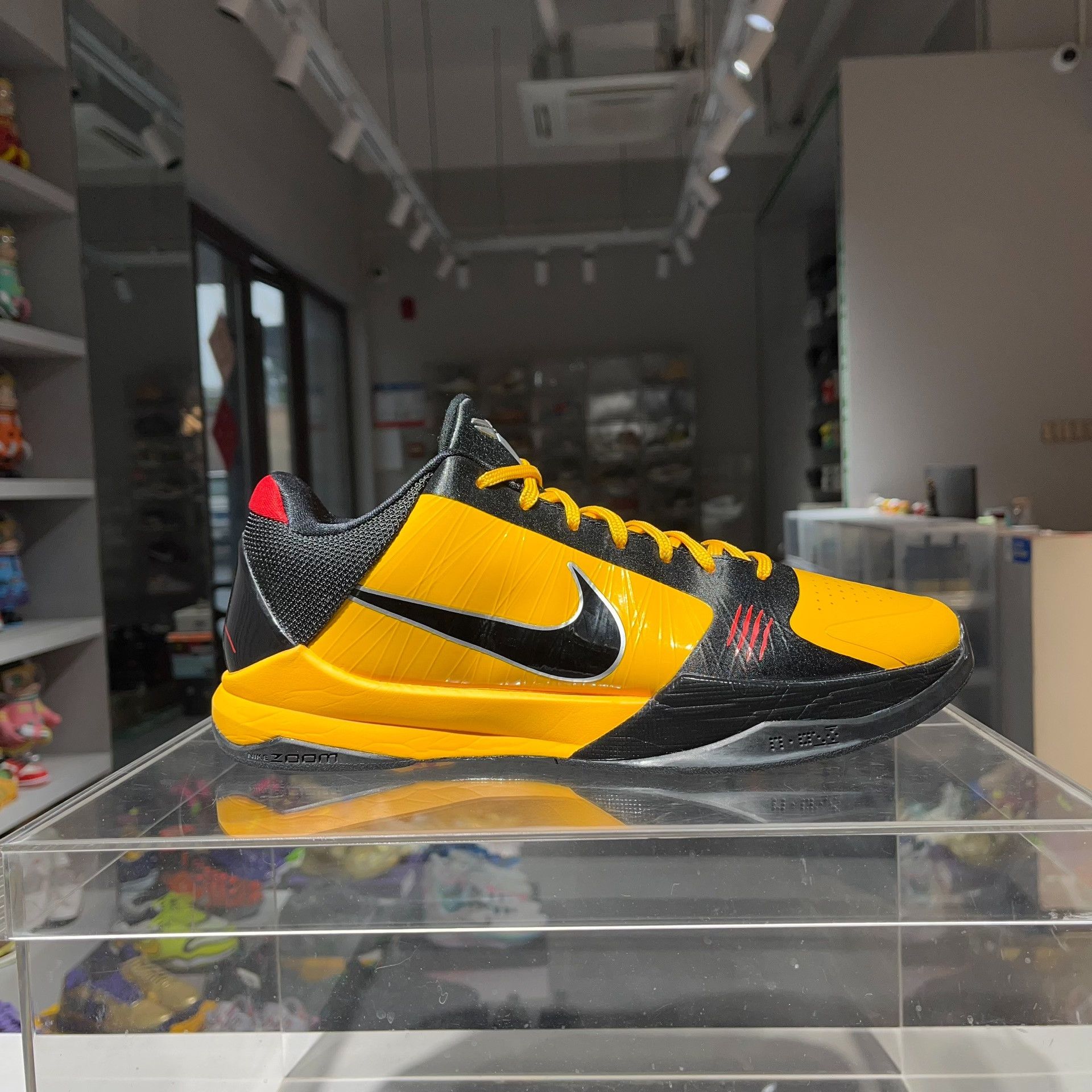 Nike Nike Yellow Lowtop Sneakers 11 Men Size US 11 / EU 44 - 5 Thumbnail