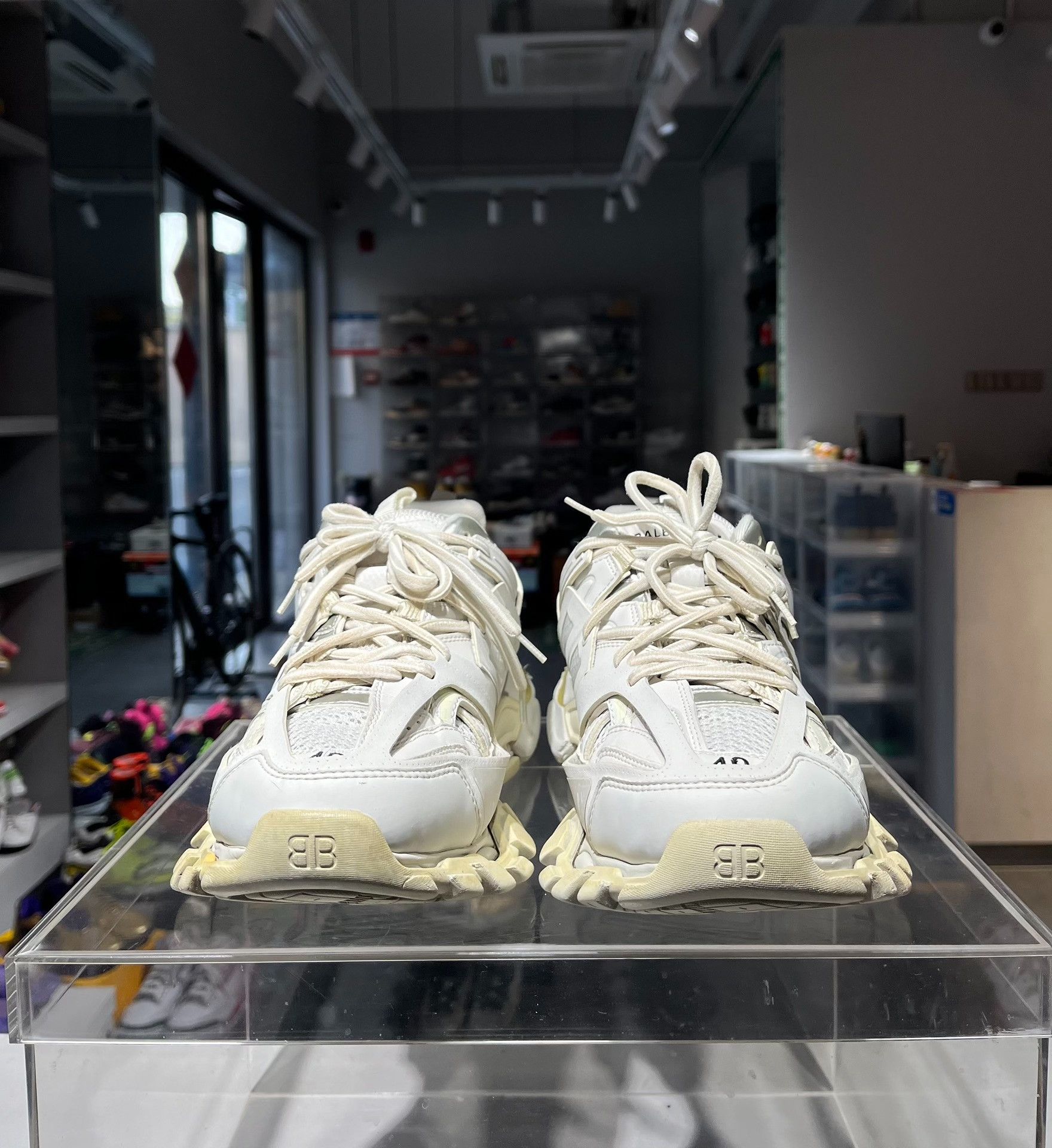 Balenciaga Balenciaga White Lowtop Sneakers 7 Men Size US 7 / EU 40 - 2 Thumbnail