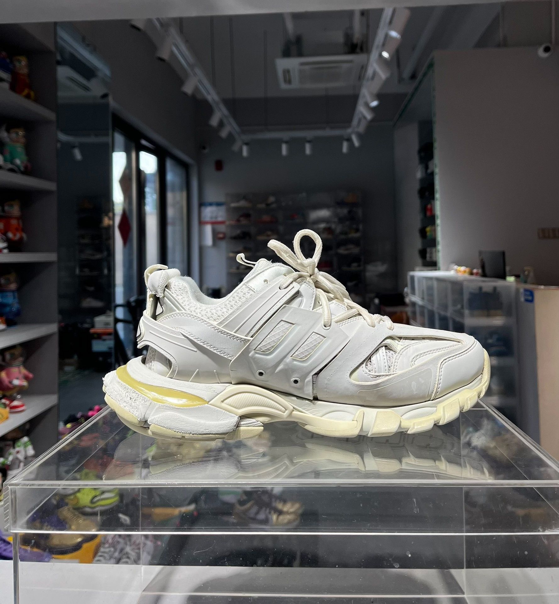 Balenciaga Balenciaga White Lowtop Sneakers 7 Men Size US 7 / EU 40 - 6 Thumbnail