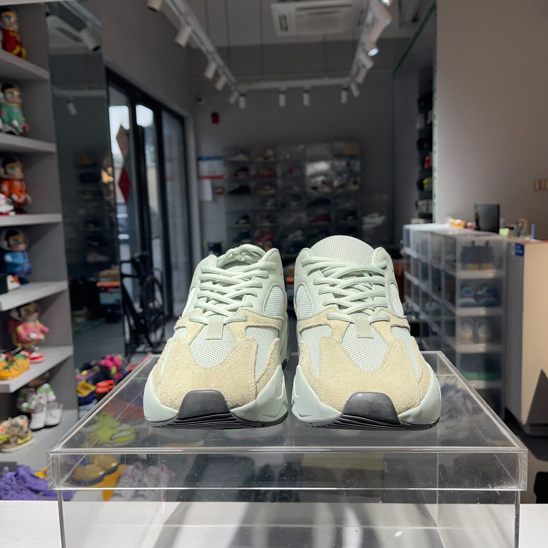 Yeezy Yeezy Lowtop Sneakers 44 Men Size US 10.5 / EU 43-44 - 2 Thumbnail