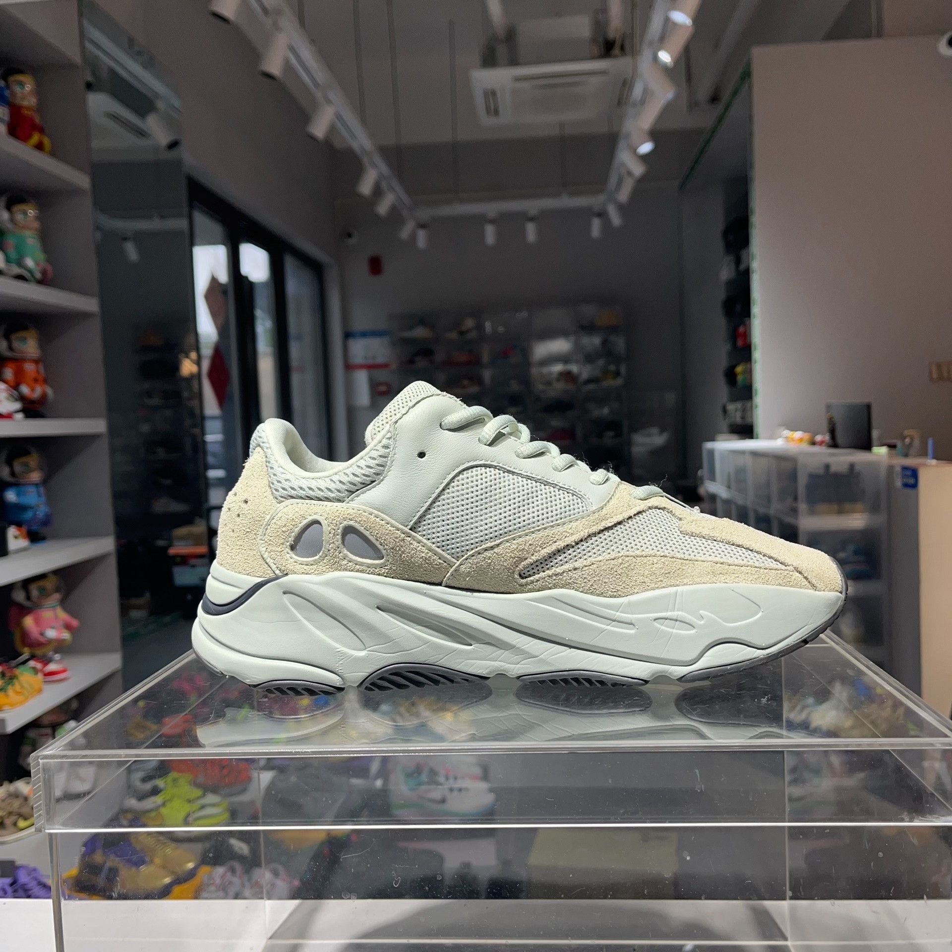 Yeezy Yeezy Lowtop Sneakers 44 Men Size US 10.5 / EU 43-44 - 3 Thumbnail