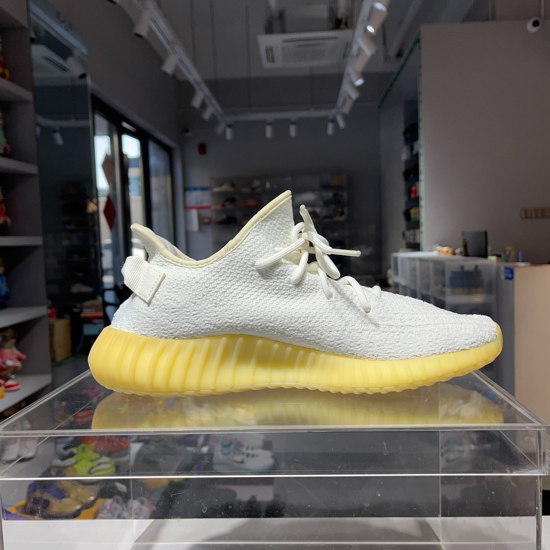 Adidas Adidas YEEZY White Lowtop Sneakers 12 Men Size US 12 / EU 45 - 3 Thumbnail