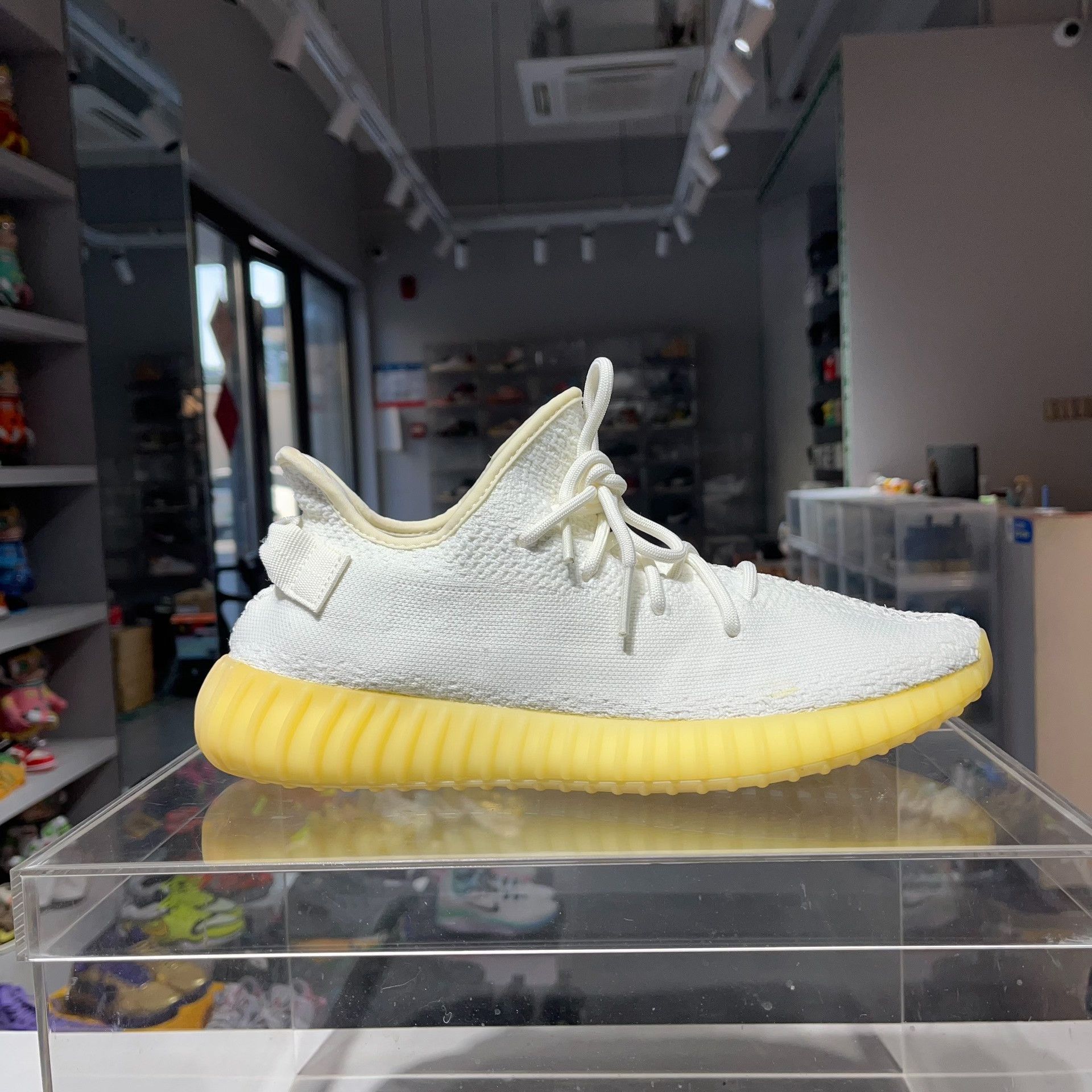Adidas Adidas YEEZY White Lowtop Sneakers 12 Men Size US 12 / EU 45 - 5 Thumbnail