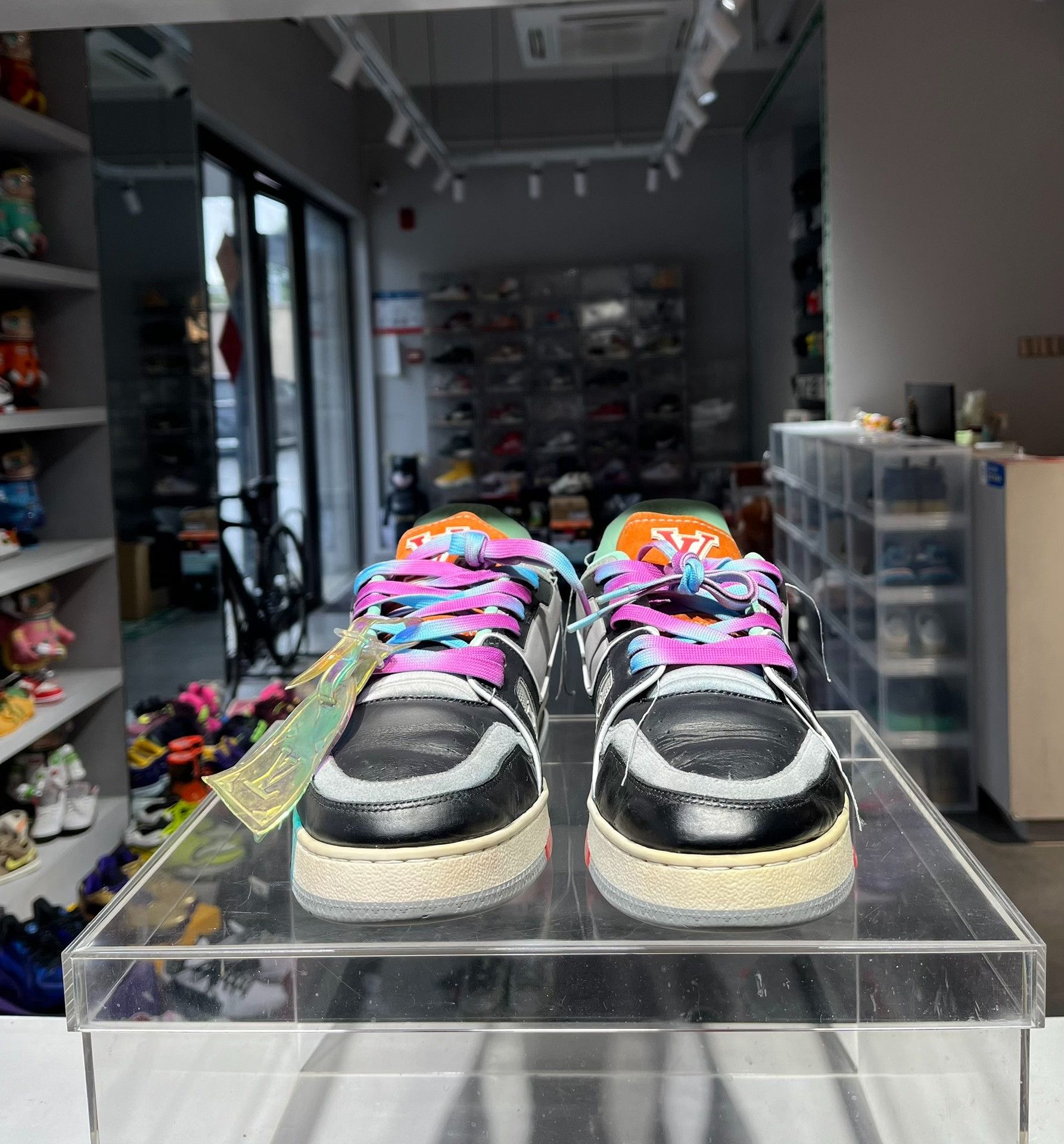 Louis Vuitton Louis Vuitton Training Pink Lowtop Sneakers 42 Men Size US 9 / EU 42 - 2 Thumbnail