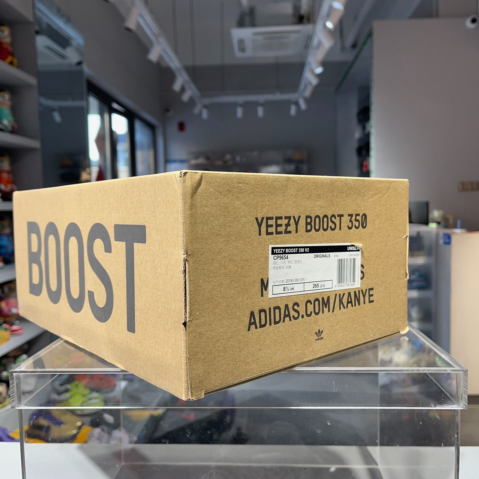 Adidas Adidas YEEZY Lowtop Sneakers 9.5 Men Size US 9.5 / EU 42-43 - 8 Thumbnail