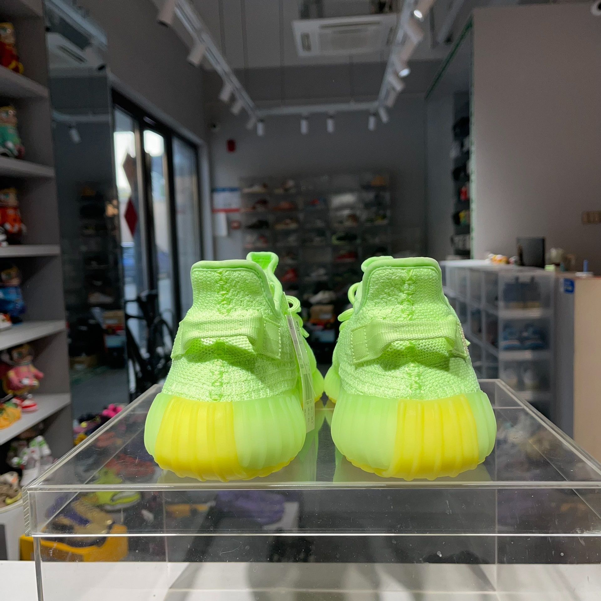 Yeezy Yeezy Glow Green Lowtop Sneakers 42 Men Size US 9 / EU 42 - 4 Thumbnail