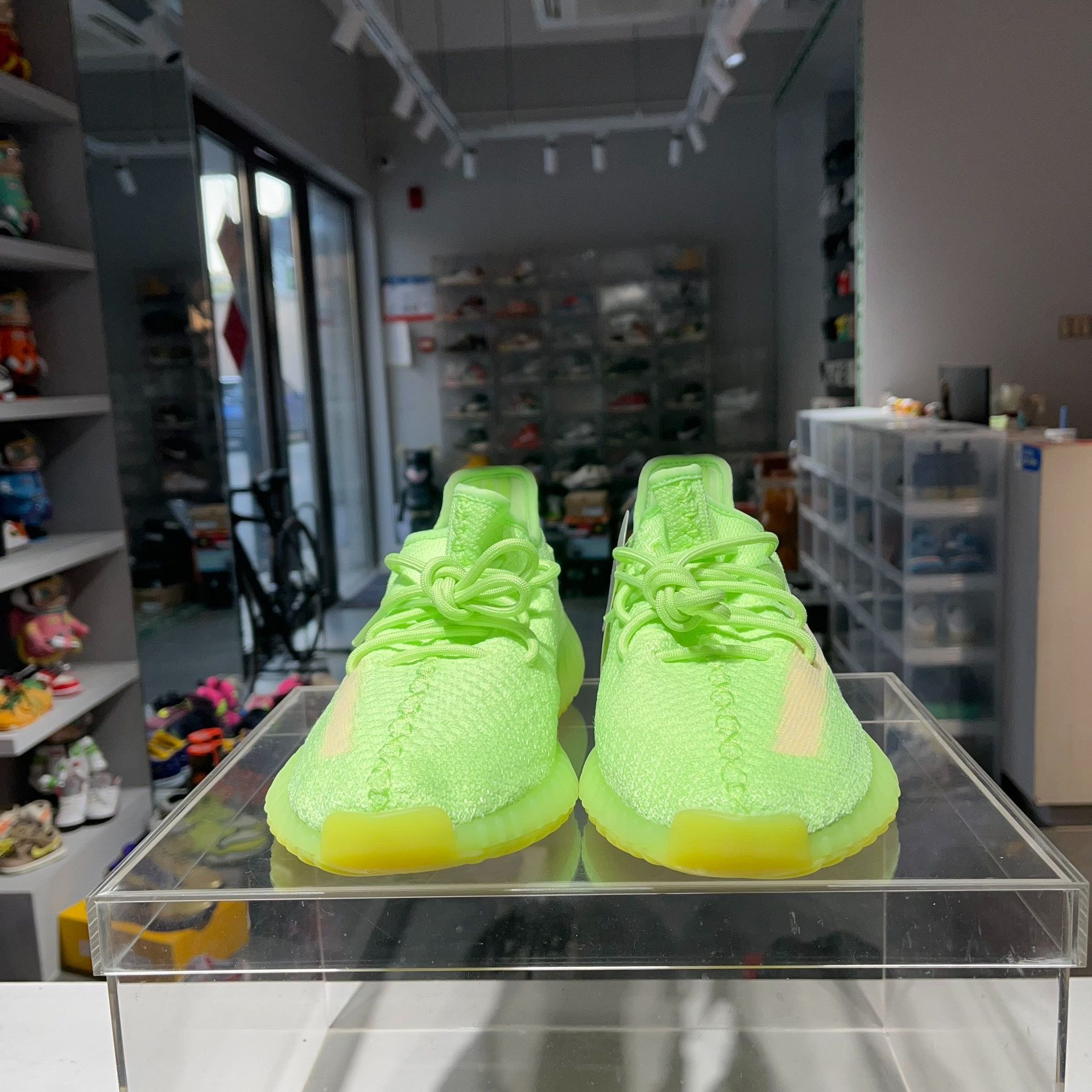 Yeezy Yeezy Glow Green Lowtop Sneakers 42 Men Size US 9 / EU 42 - 2 Thumbnail