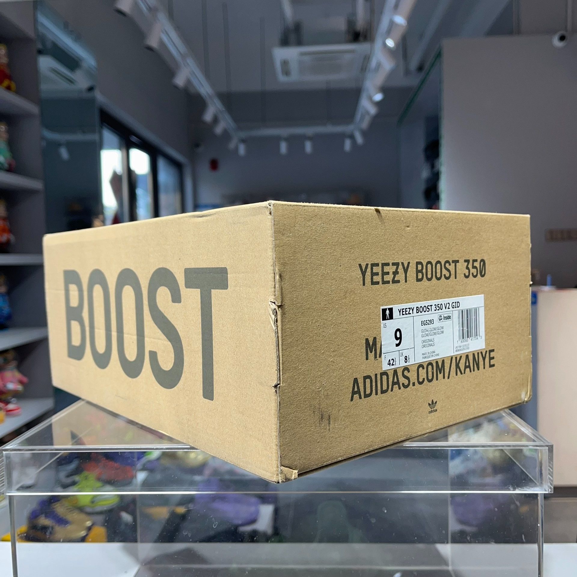 Yeezy Yeezy Glow Green Lowtop Sneakers 42 Men Size US 9 / EU 42 - 8 Thumbnail